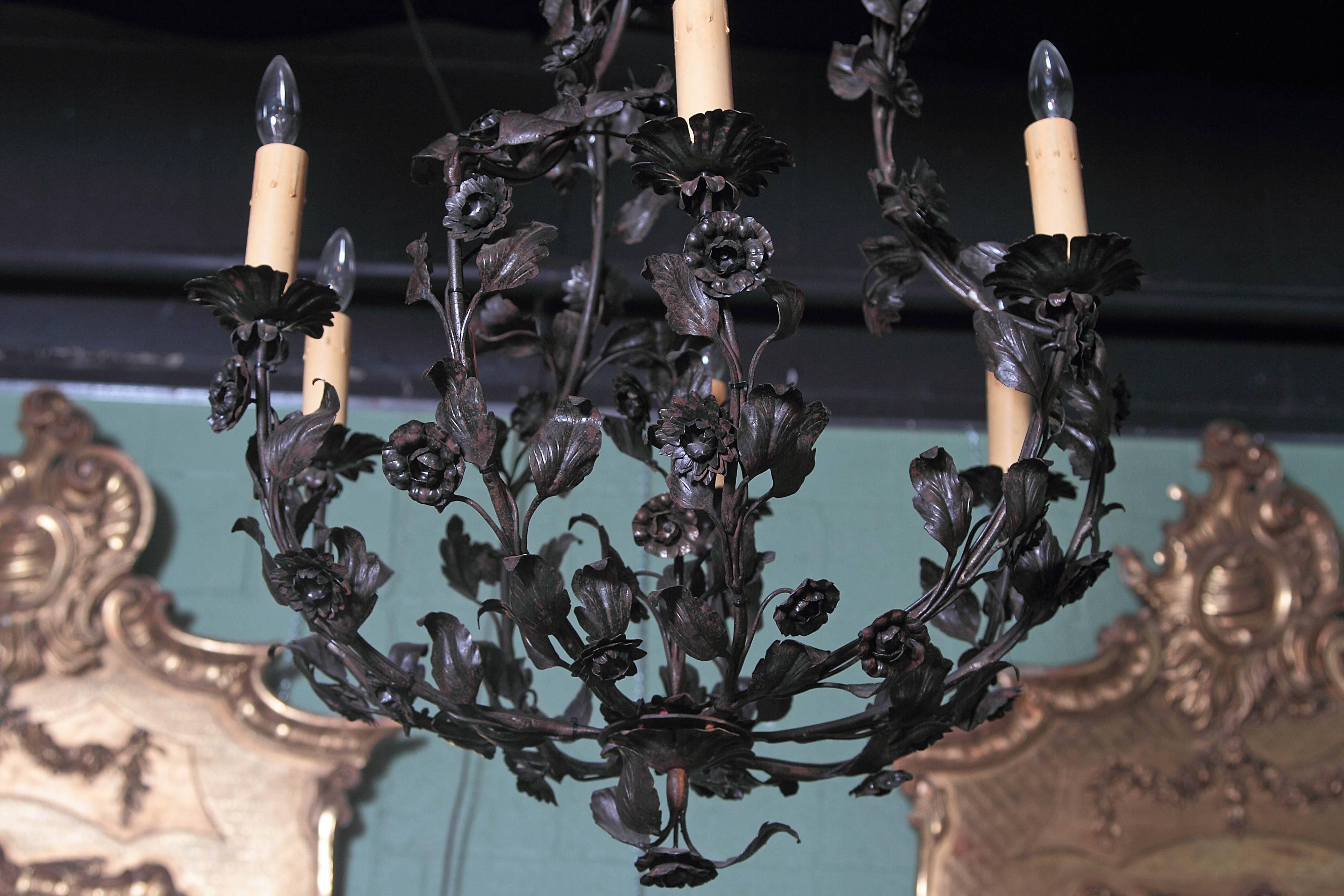 Early 20th Century French Six-Light Metal and Tole Chandelier with Flowers 6