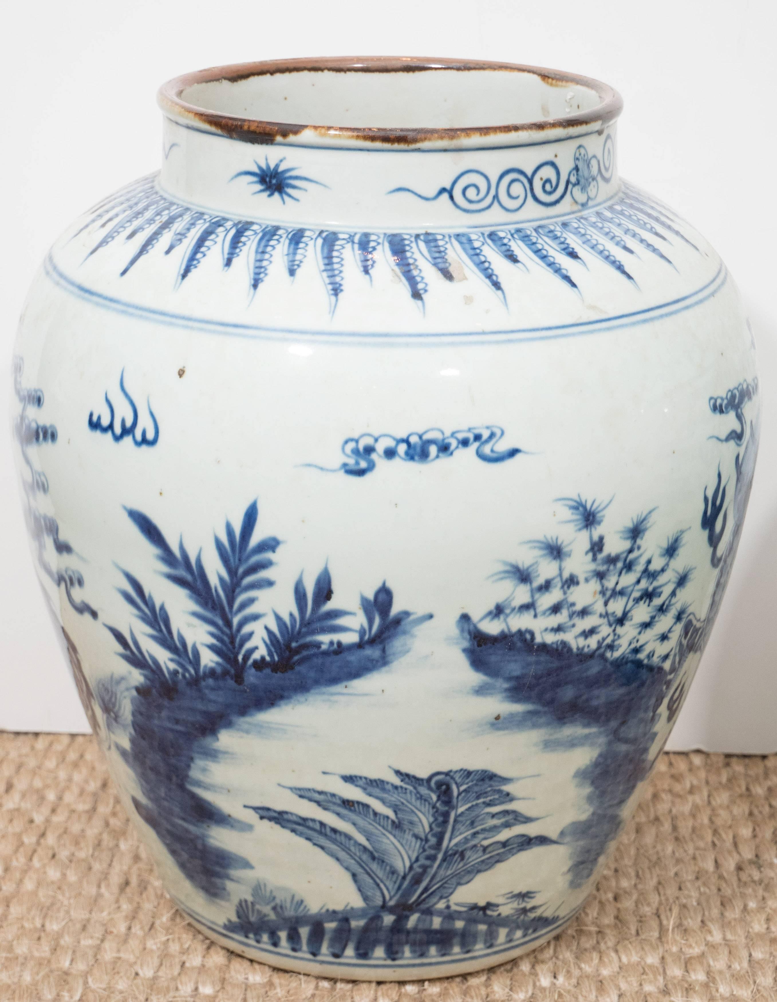 A Large Chinese Export Vase 3