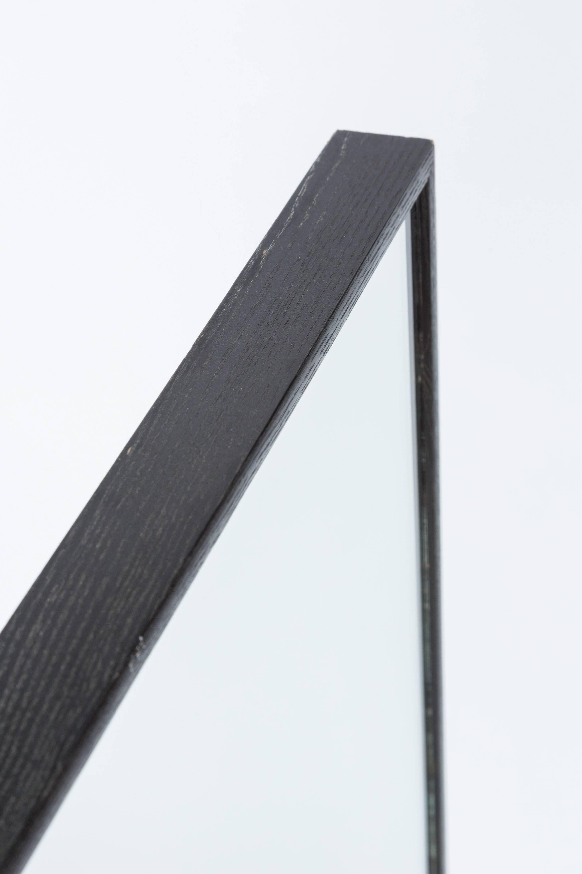 Moderner moderner quadratischer Wandspiegel aus schwarzer Eiche (Eichenholz) im Angebot