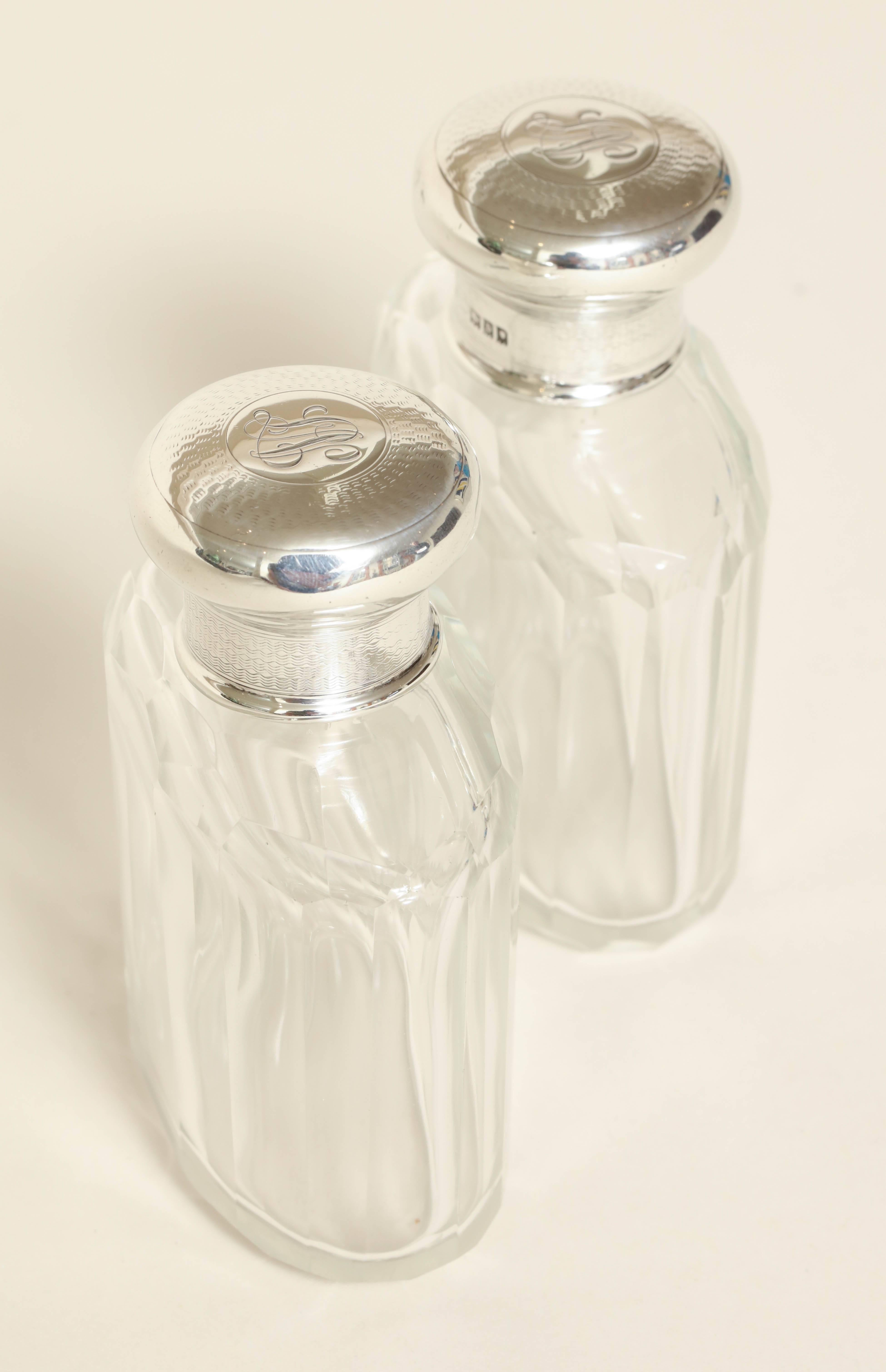 Sybil Dunlop English Art Deco Pair of Crystal & Sterling Silver Scent Bottles In Excellent Condition For Sale In New York, NY
