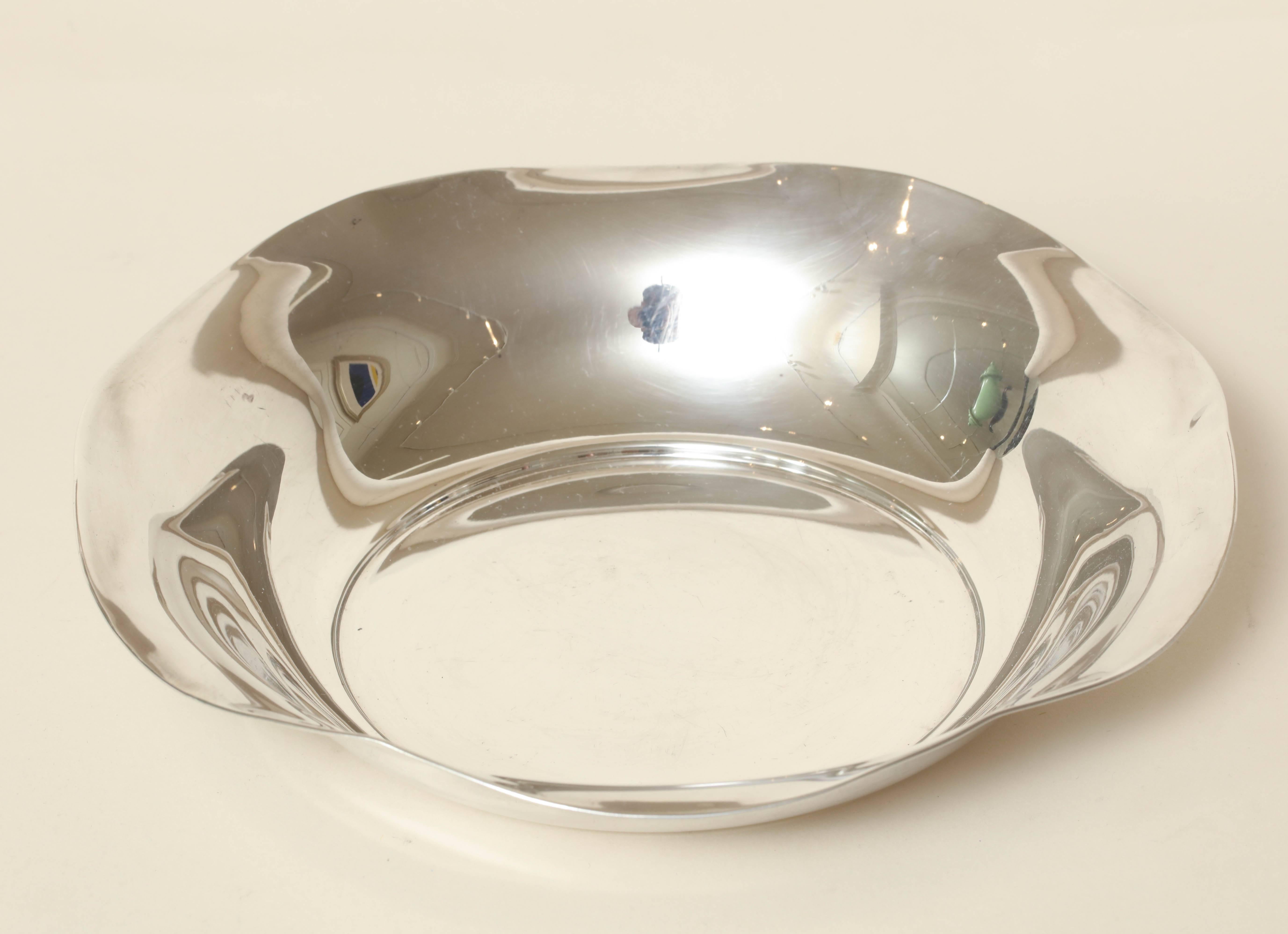 Measures are: 7 3/4'' wide; 1 5/8'' high
6.0 ozs.

Round shape with scalloped edges.
Impressed for 800 silver/ Delheid Freres prior to 1942 poinocn, snake above a D.

(Price shown is reduced price, no further trade discount) 