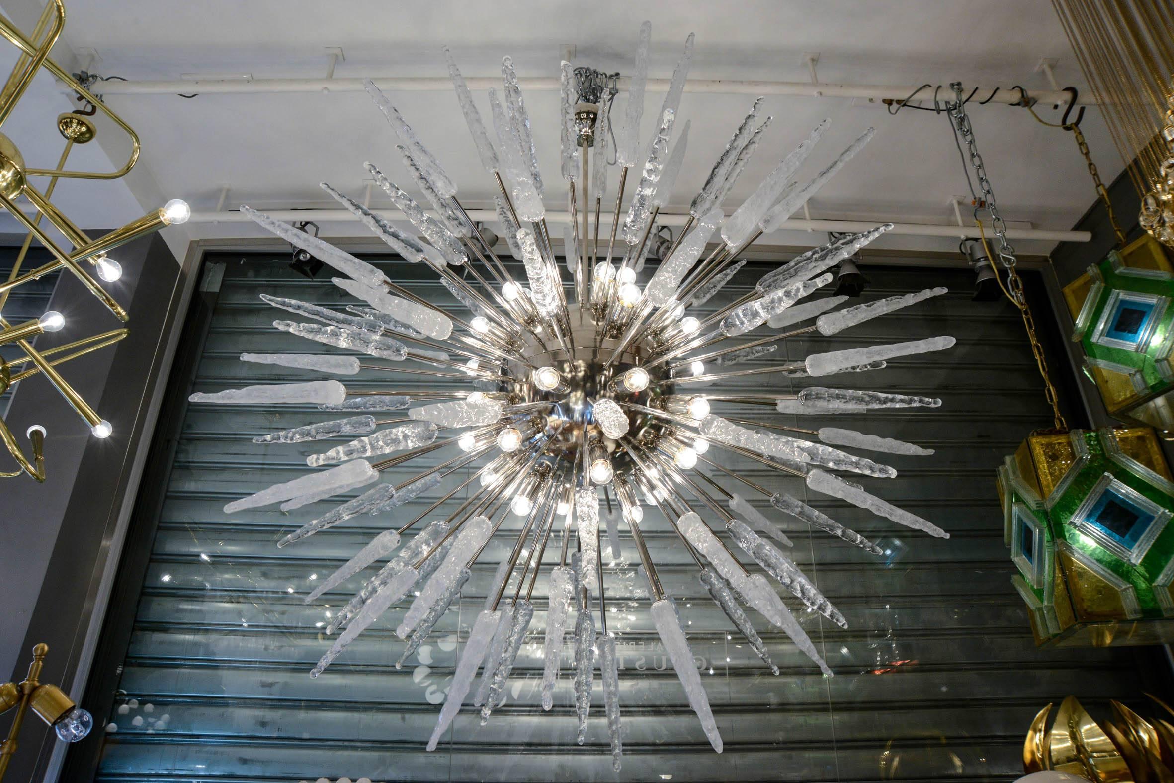 Large Nickel Finished Sputnik Chandelier with Murano Glass Spikes In Excellent Condition For Sale In Saint-Ouen, IDF