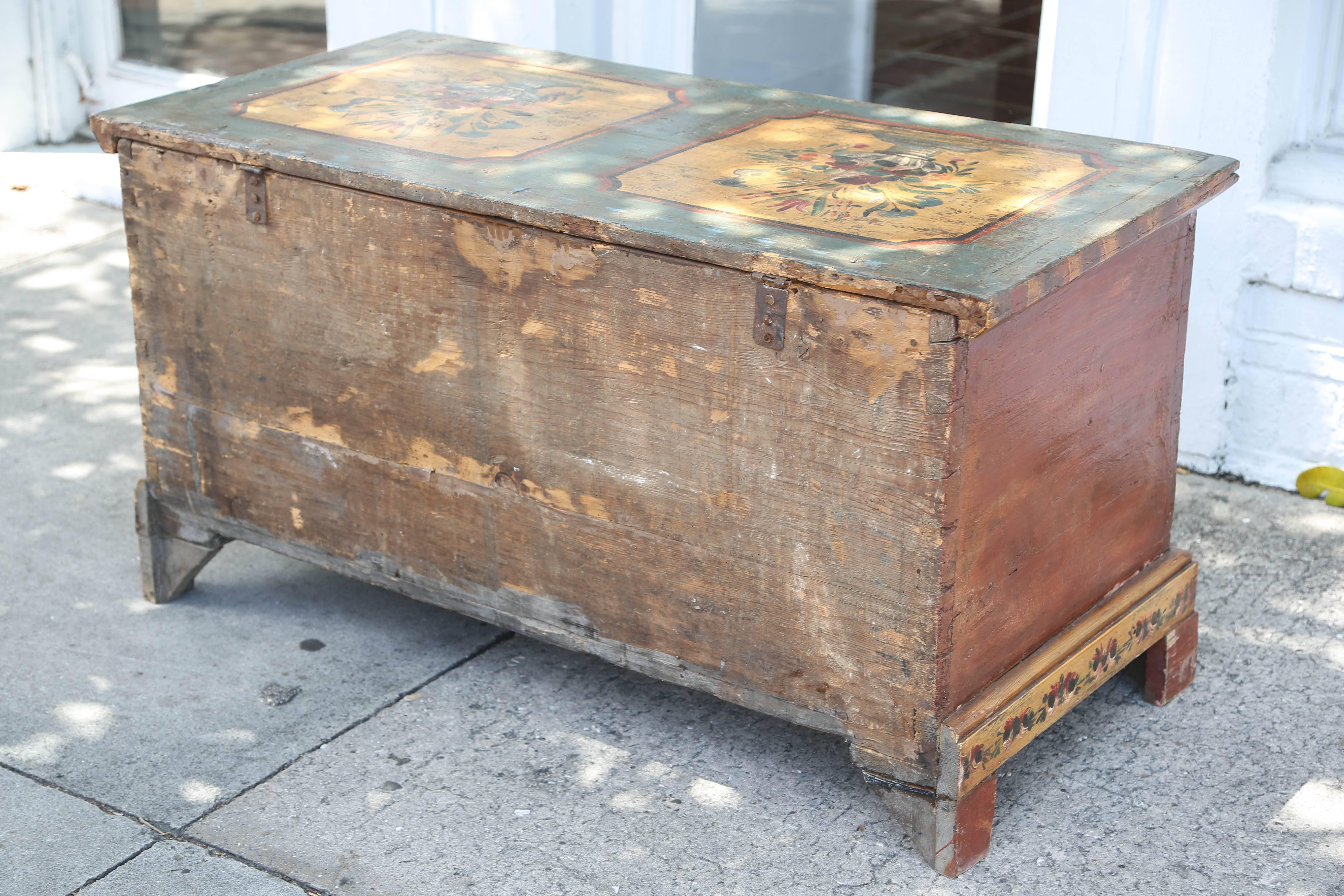 This is a original hand-painted antique trunk made in Italy.
To the top and front its hand-painted with flowers.
It sits on bracket feet and still has the little soap box inside,
circa 1860.
Measurements are 46 wide, 22 deep 24 high.