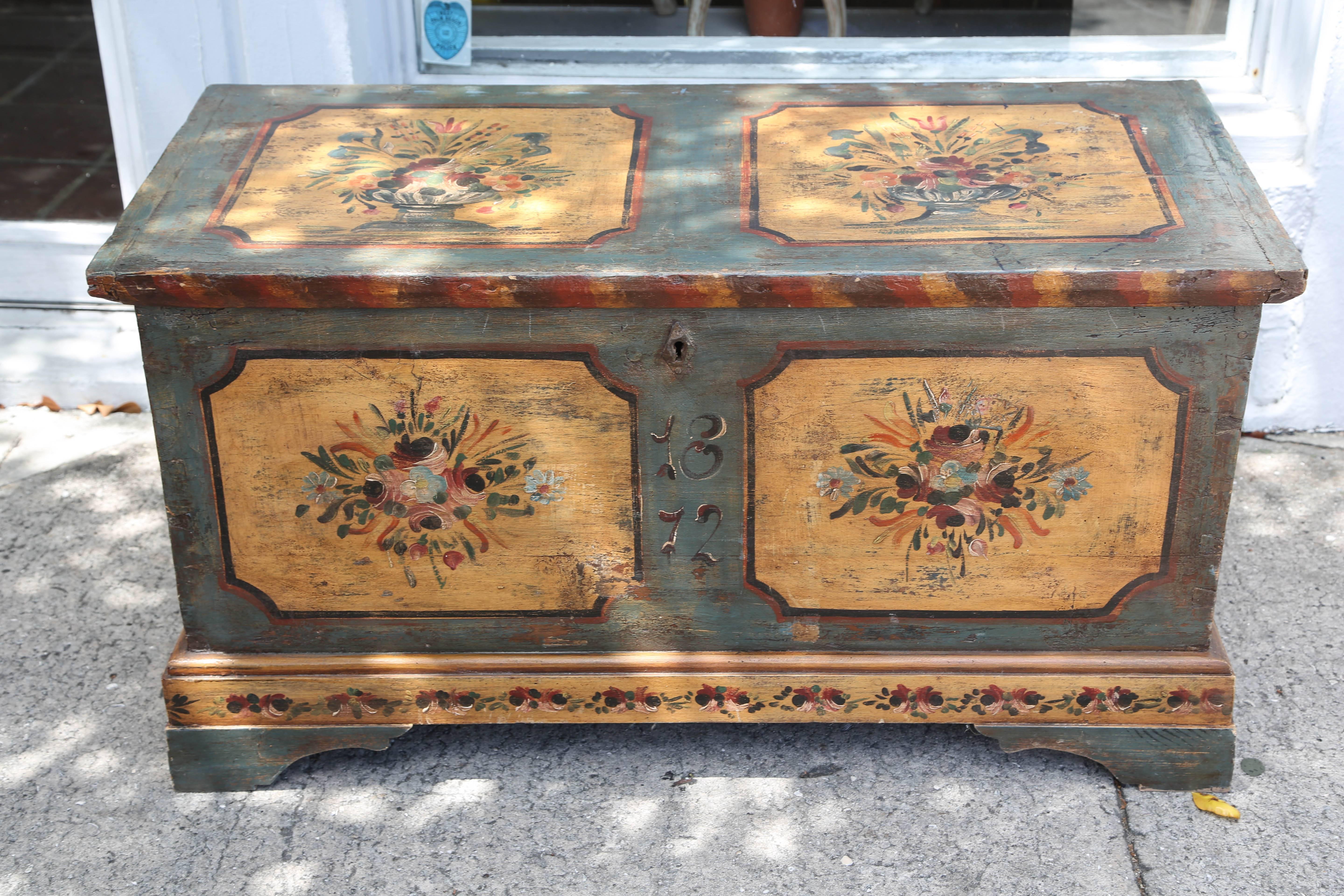 Superb 19th Century Hand-Painted Italian Trunk In Good Condition In West Palm Beach, FL