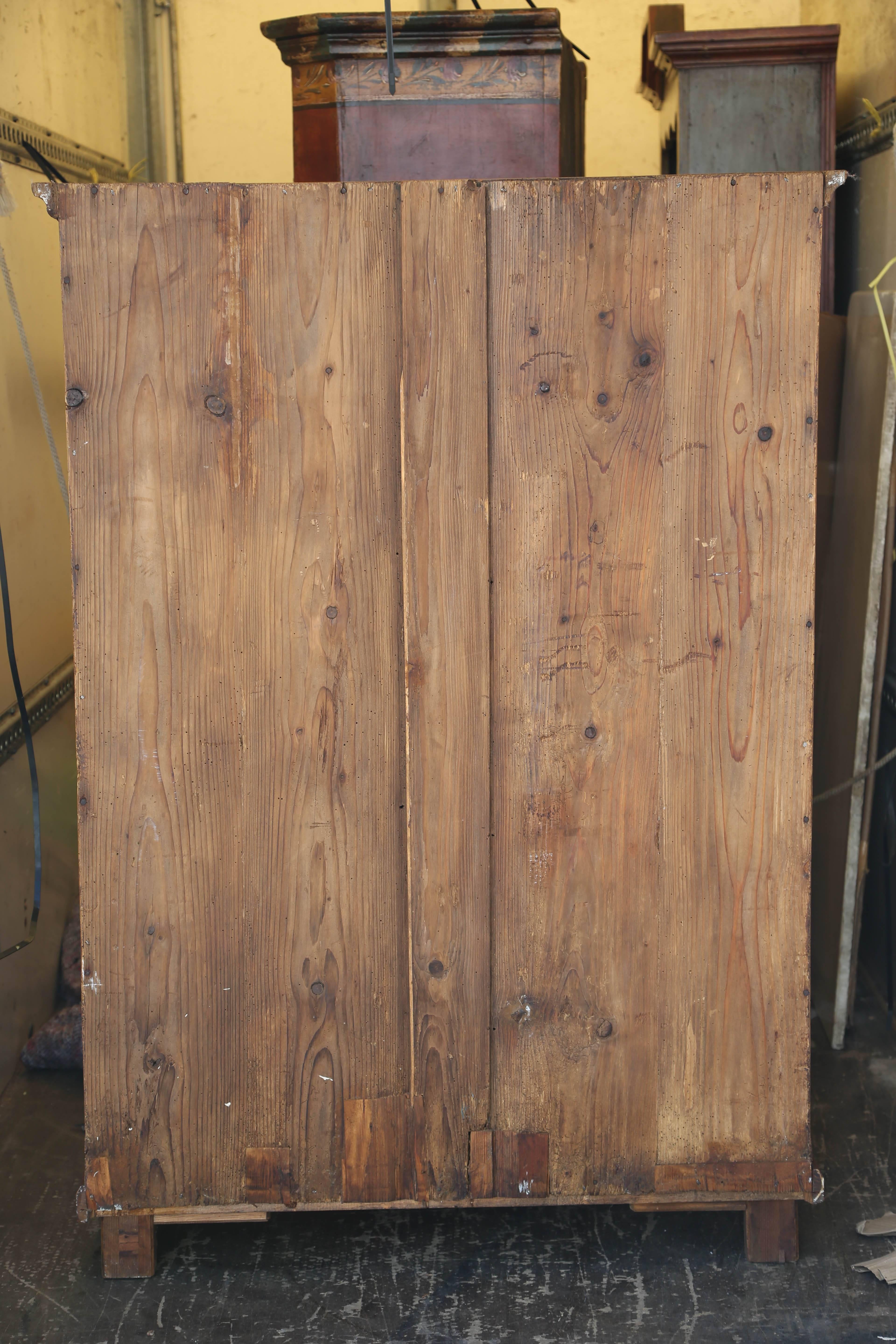 This is a original antique hand-painted armoire which has drawer to one hanging to the other.
The paintwork is original and dates back to the early 1800s.
Measurements are 40 wide, 17 deep, 56 high.
Great for any room in a home.