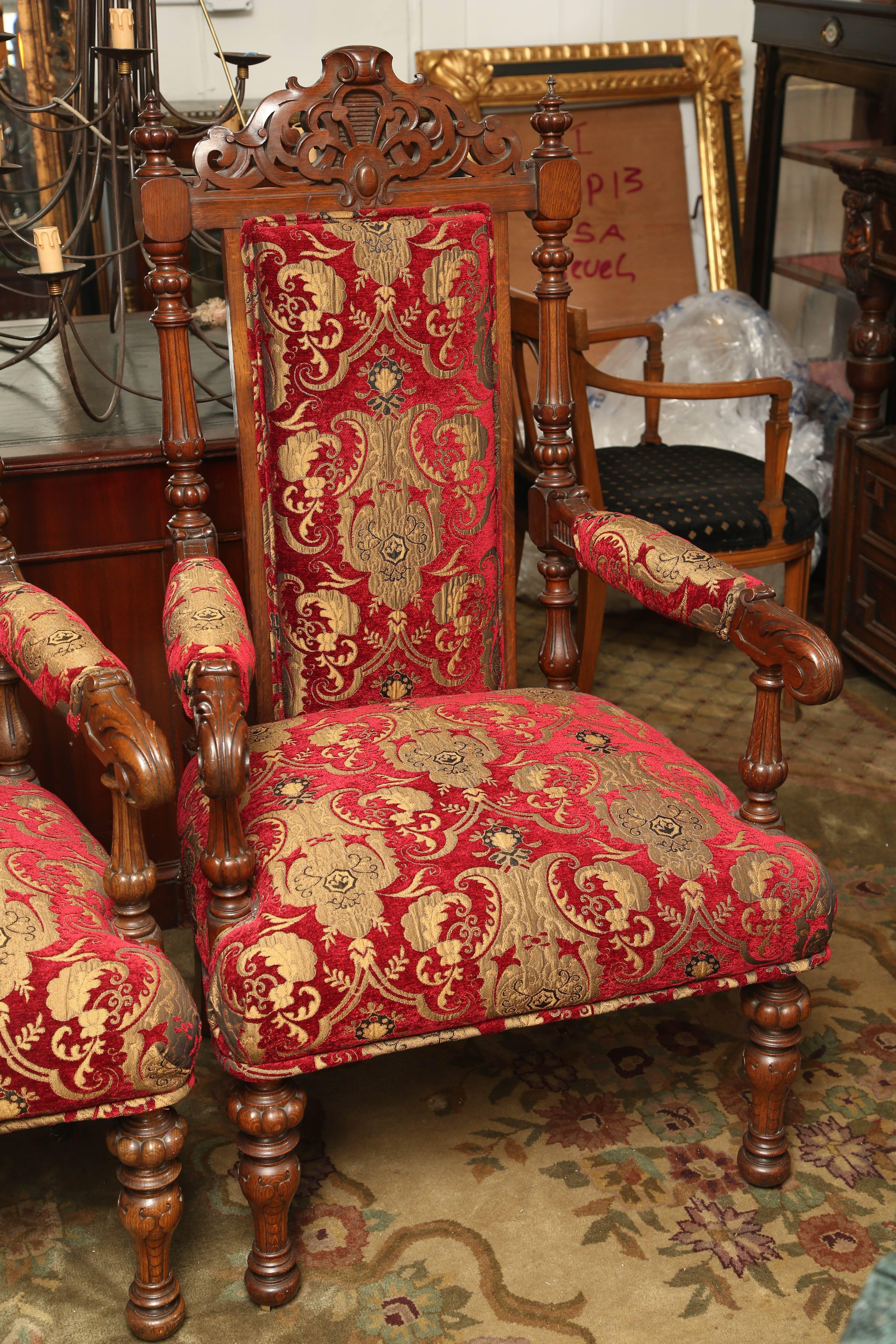 Superb Pair of 19th Century English Carved Oak Armchairs In Excellent Condition In West Palm Beach, FL