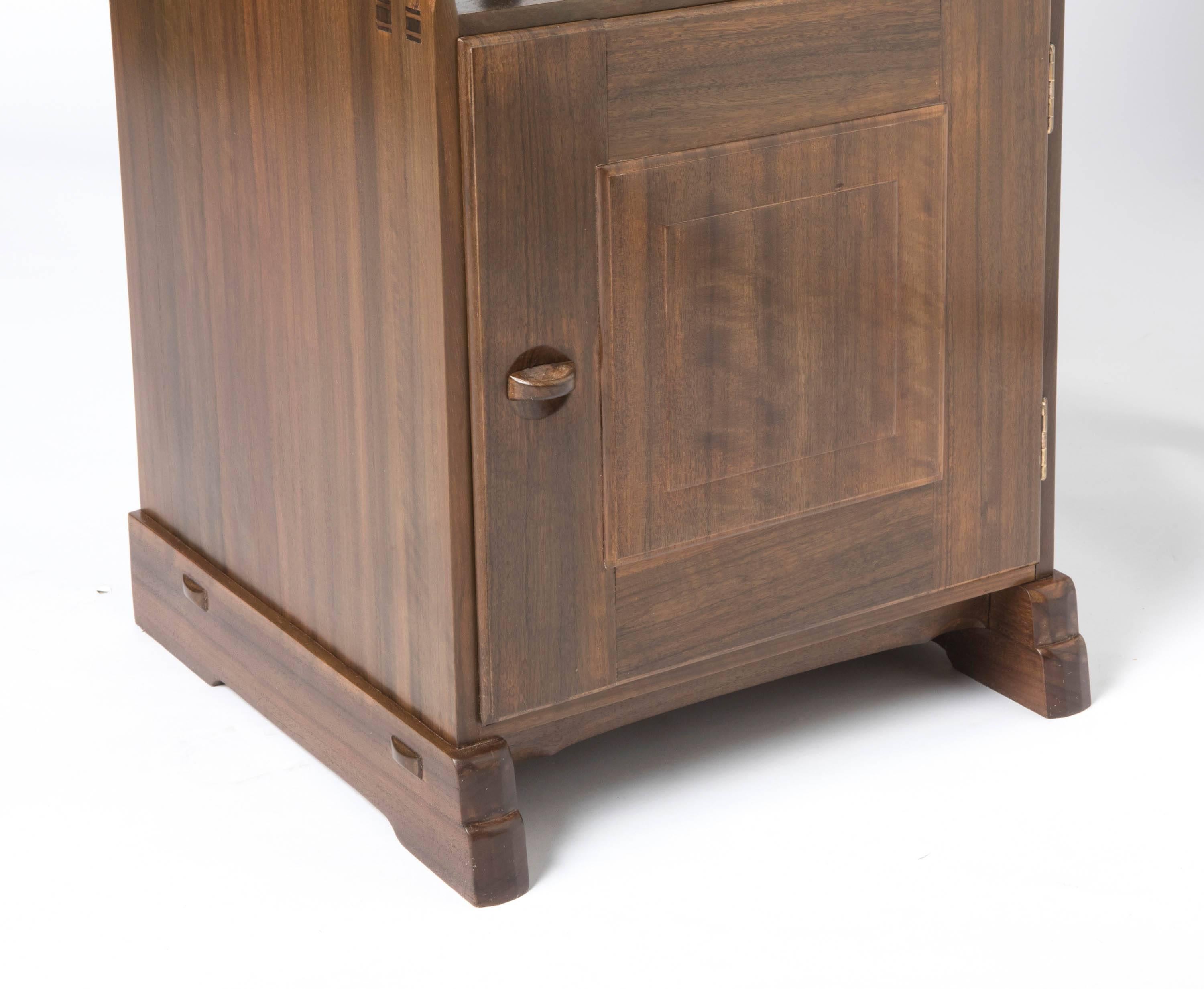 Peter Waals walnut bedside cabinet, England circa 1930  For Sale 2