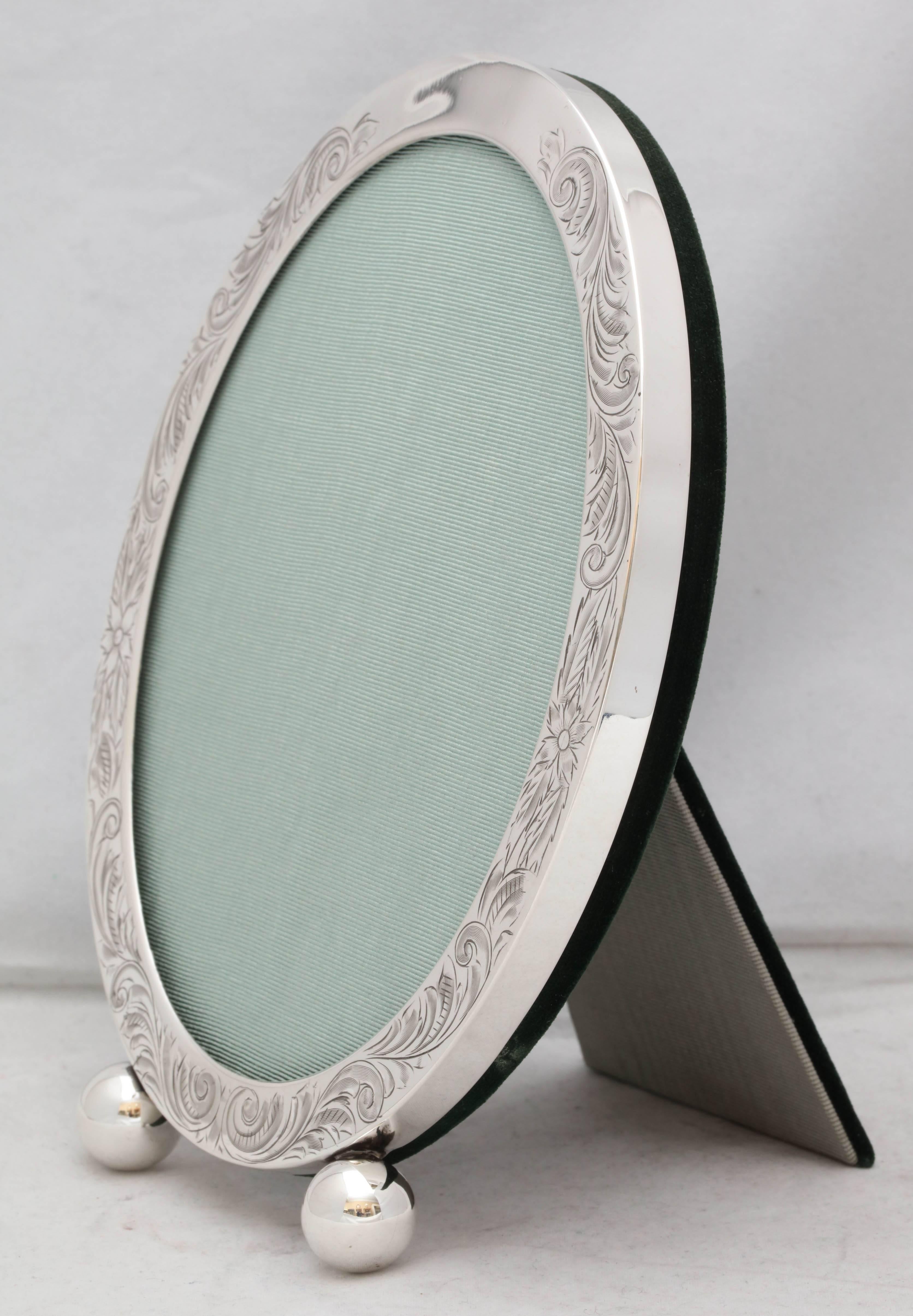 Early 20th Century Unger Brothers Edwardian Sterling Silver Etched Oval Picture Frame on Ball Feet