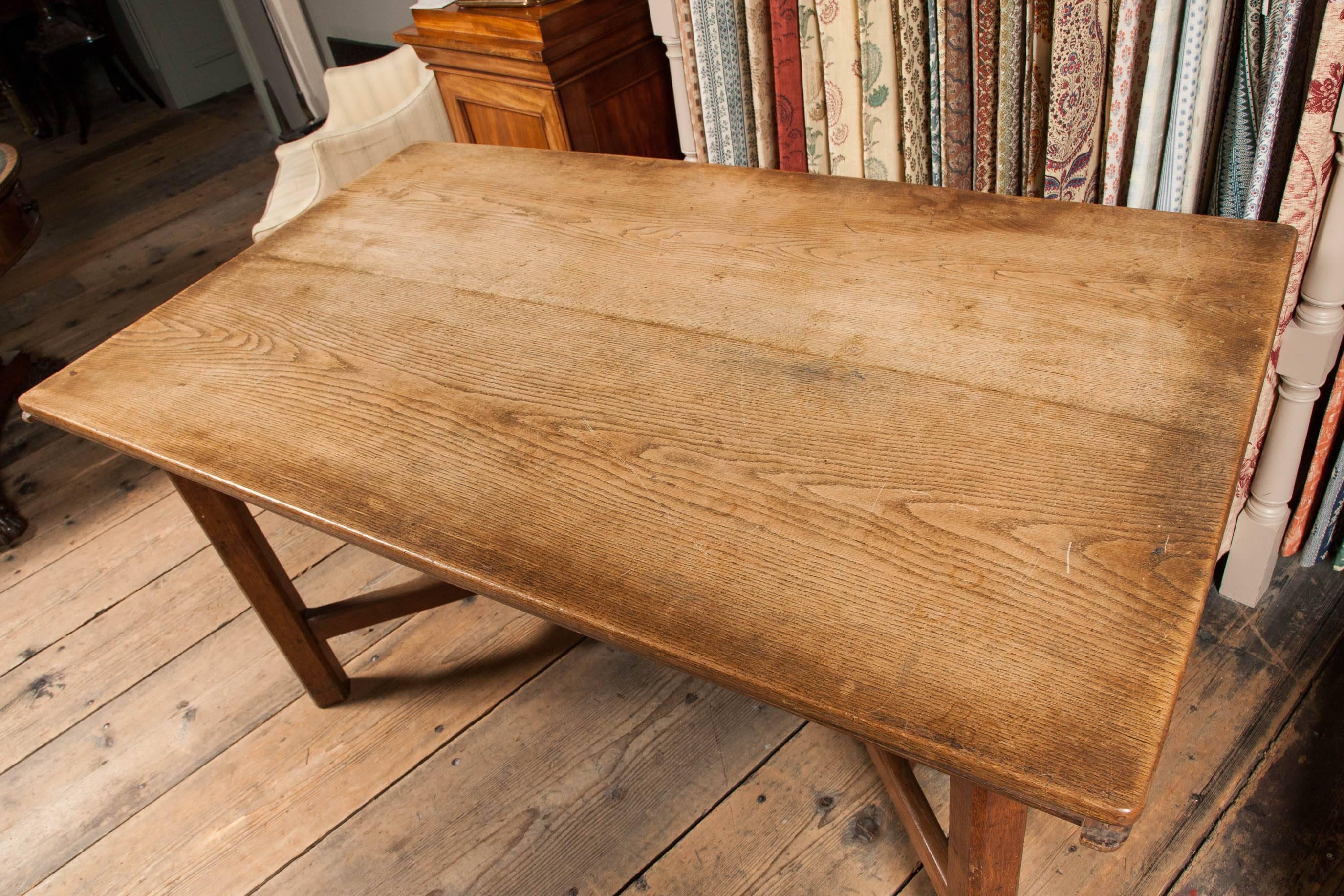 Cotswold School Arts and Crafts Oak Table In Excellent Condition In London, GB