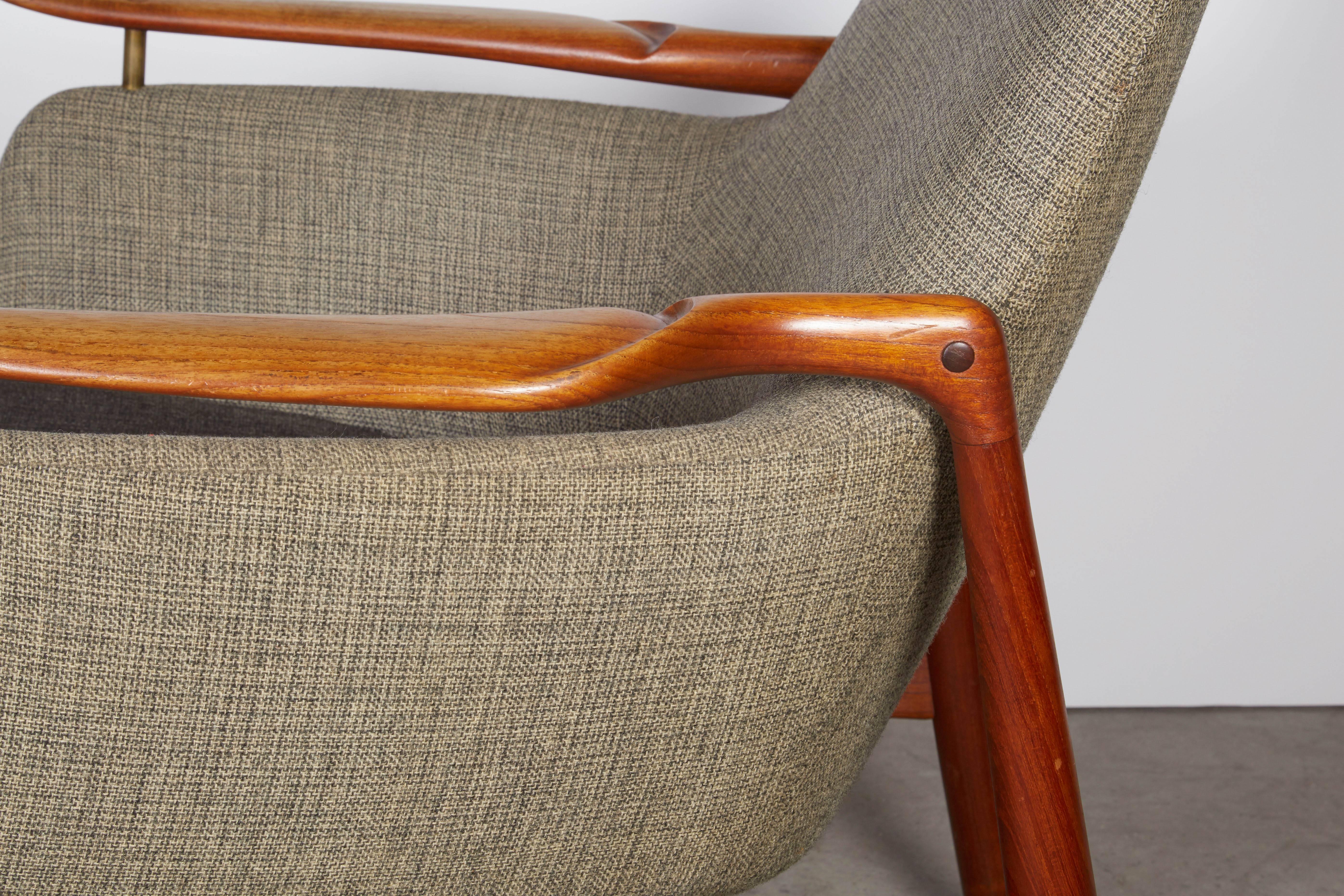Mid-20th Century Danish Modern NV 53 Chairs by Finn Juhl, Pair