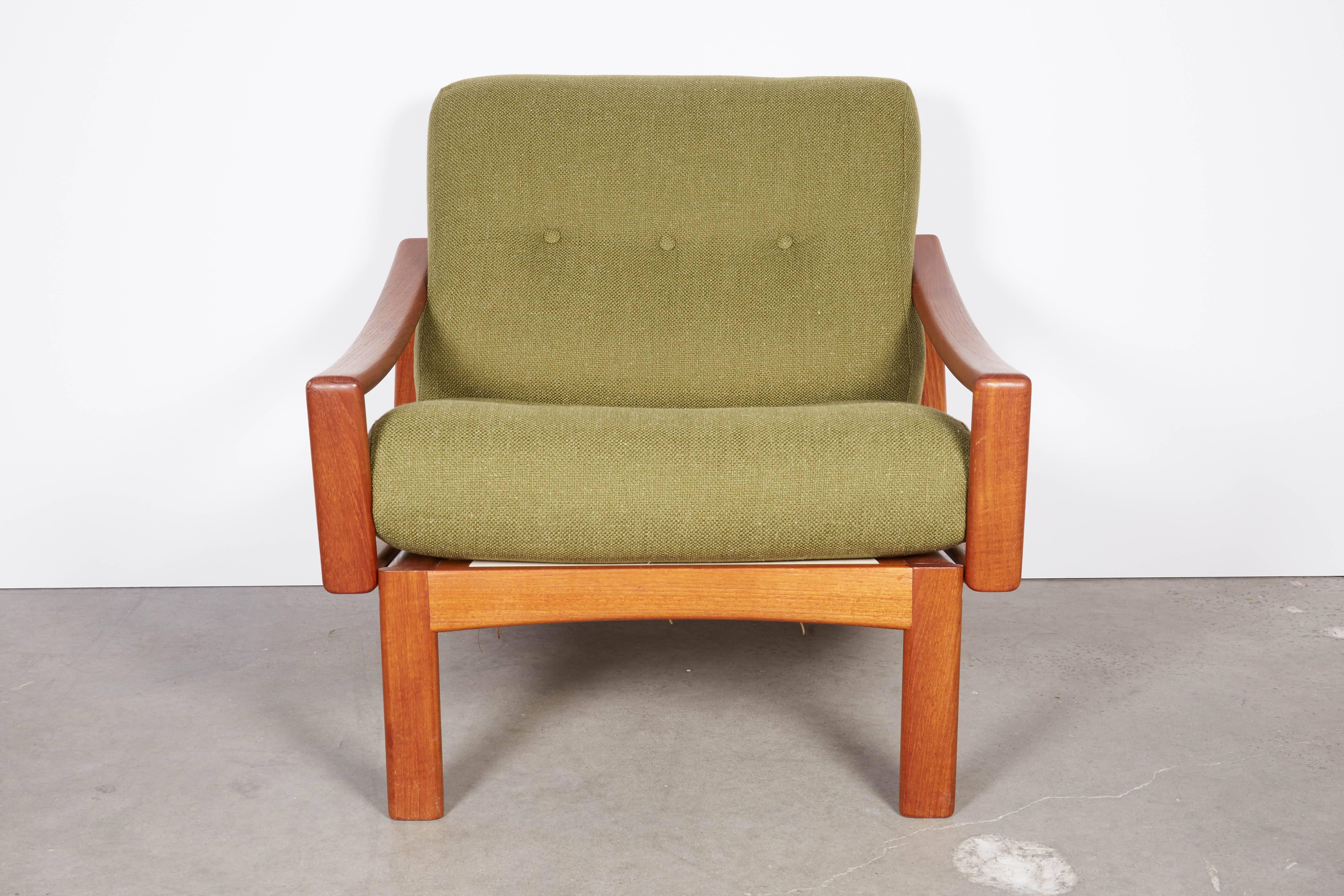 Mid Century Teak Club Chair In Excellent Condition In New York, NY