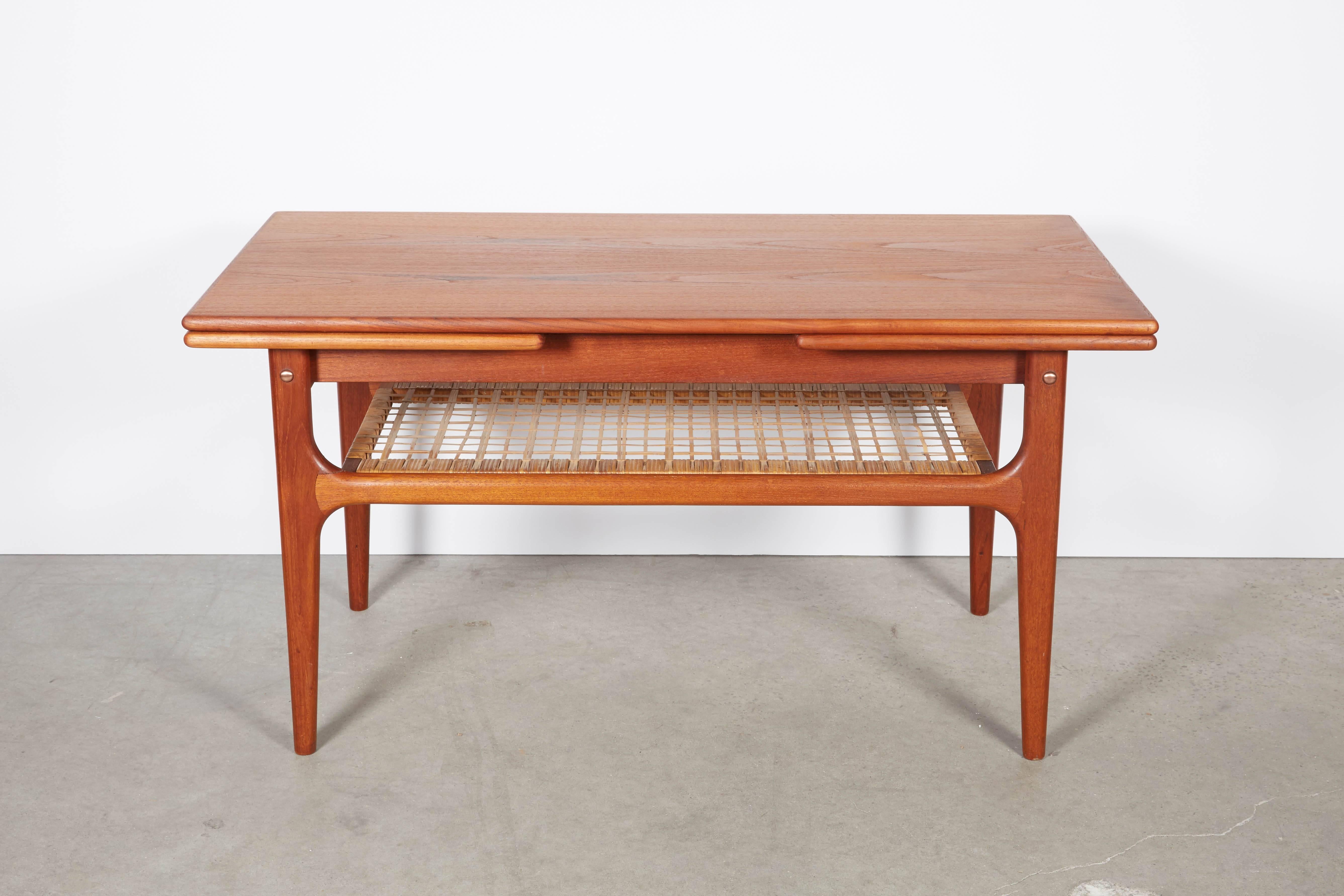 Danish Mid-Century Modern Teak Coffee Table with Two Leaves