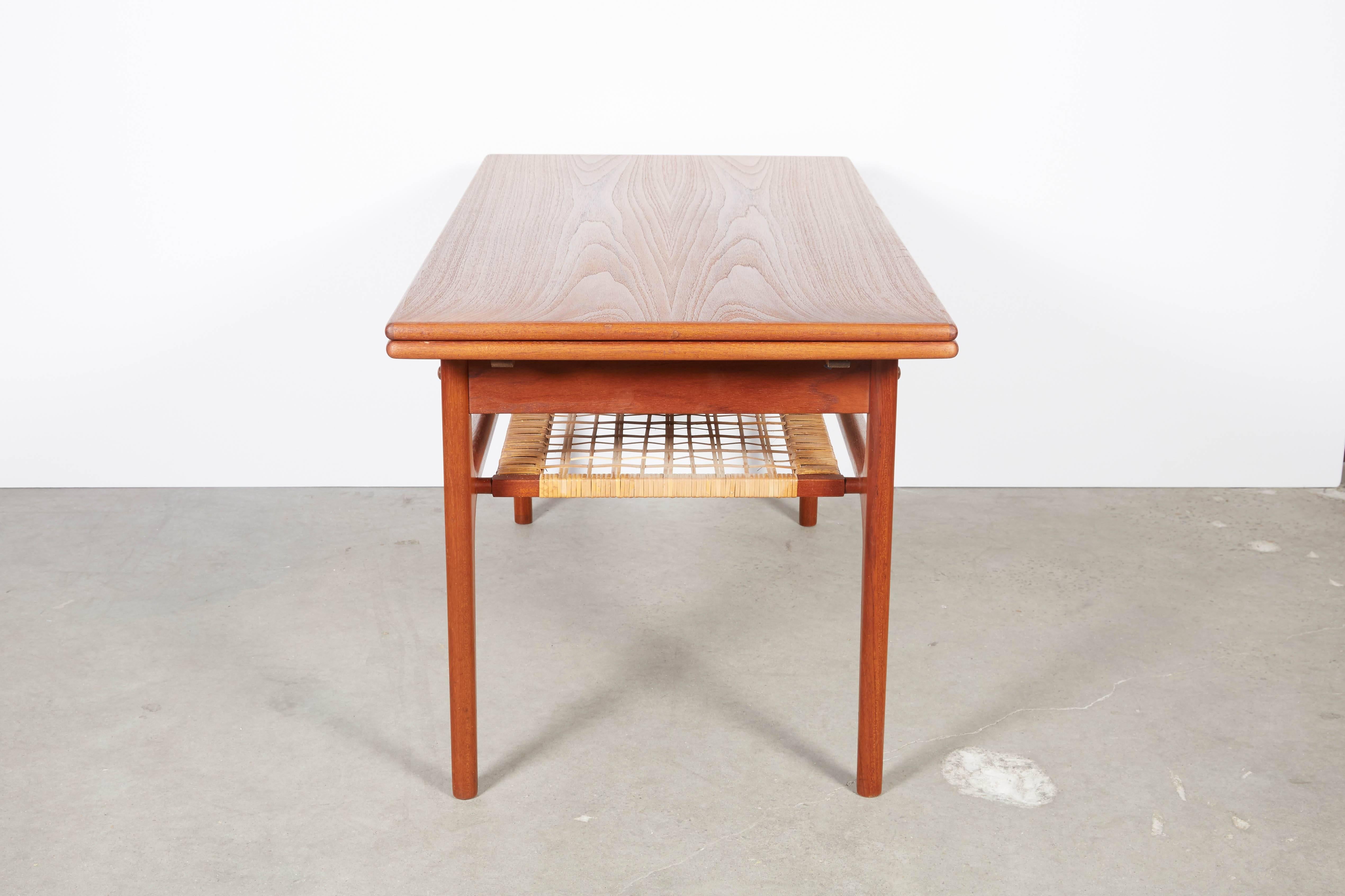 Mid-Century Modern Teak Coffee Table with Two Leaves 1