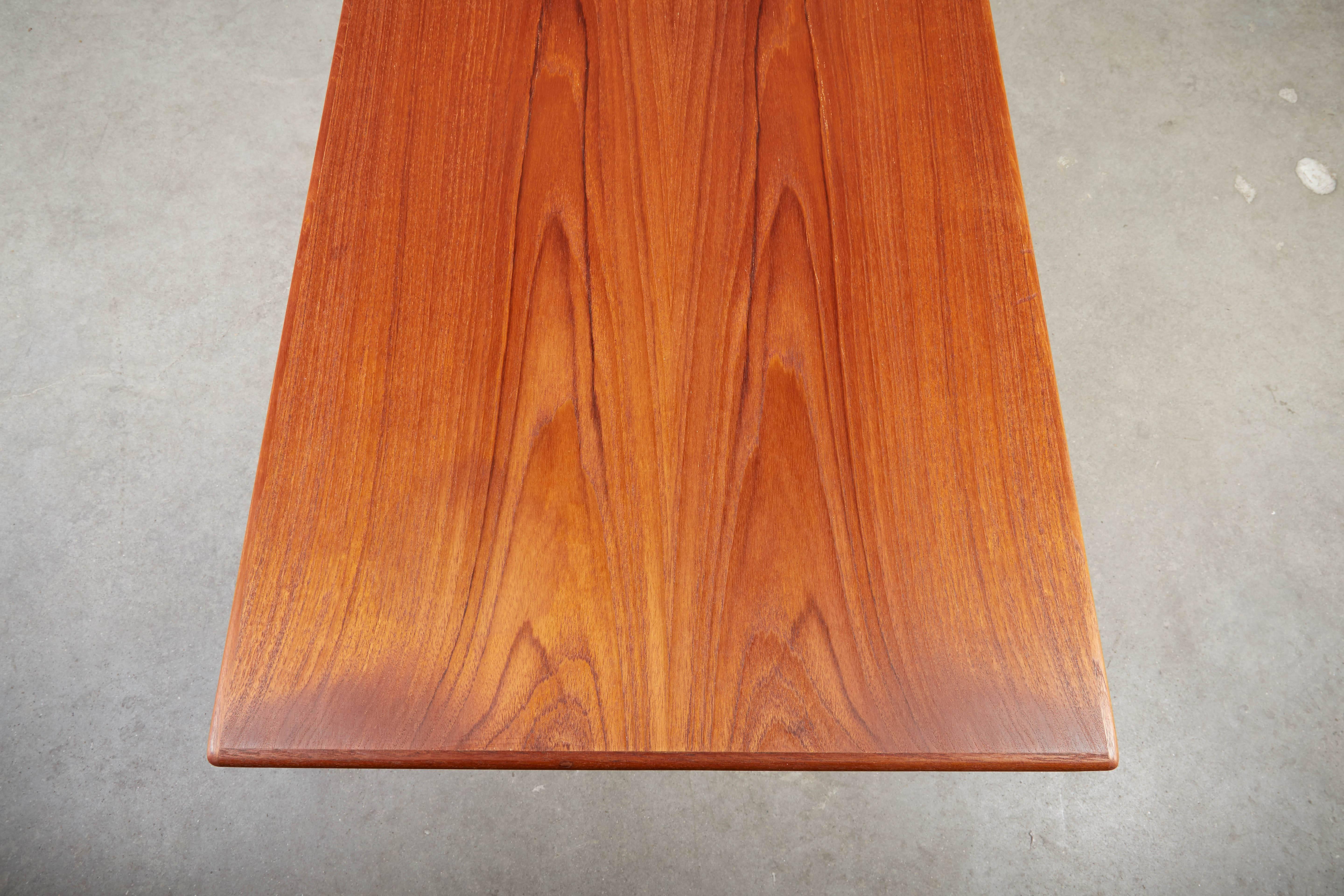 Mid-Century Modern Teak Coffee Table with Two Leaves 2