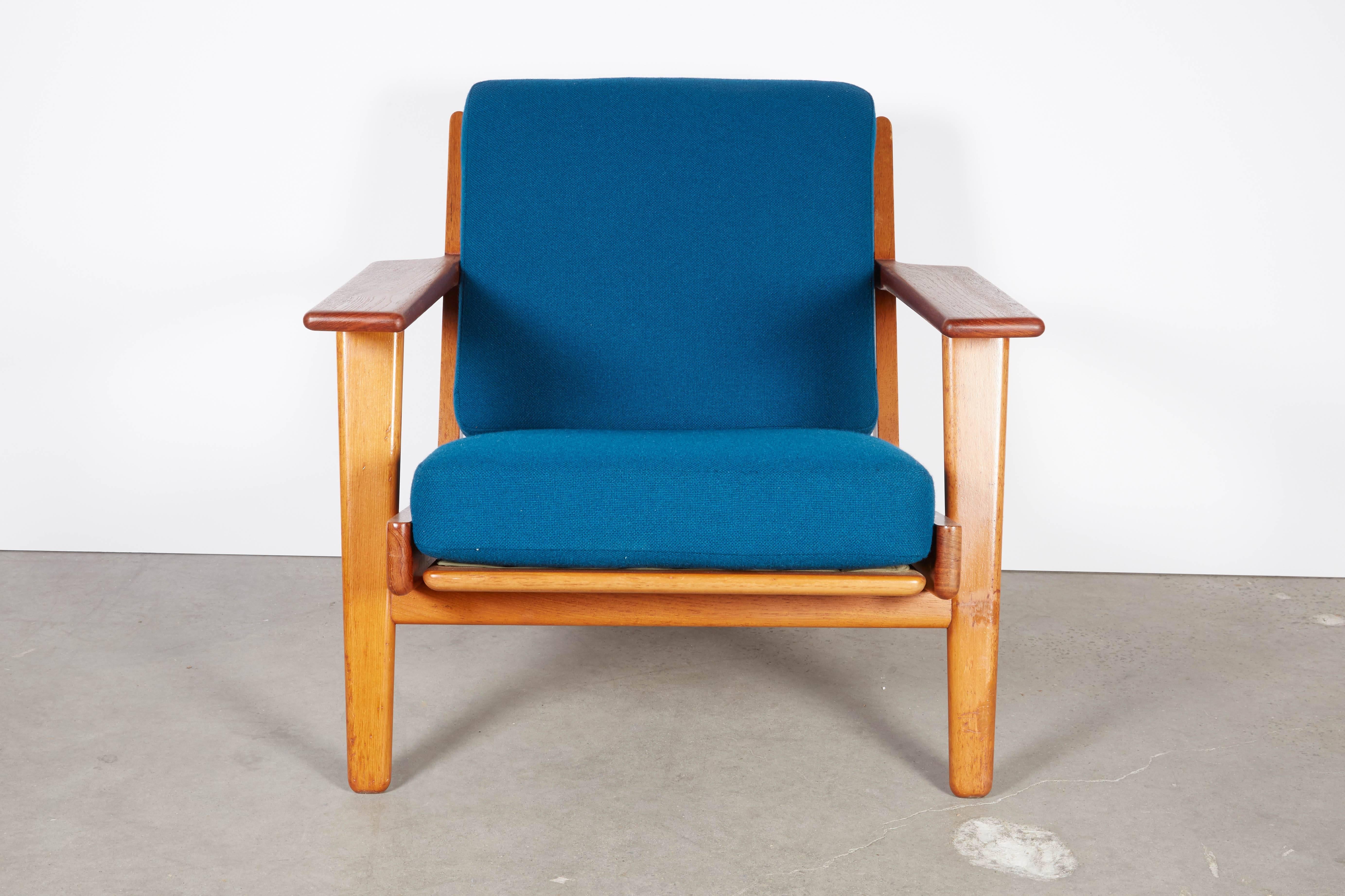 Mid Century Wegner Easy Chair, GE 290 Oak Getama In Excellent Condition In New York, NY