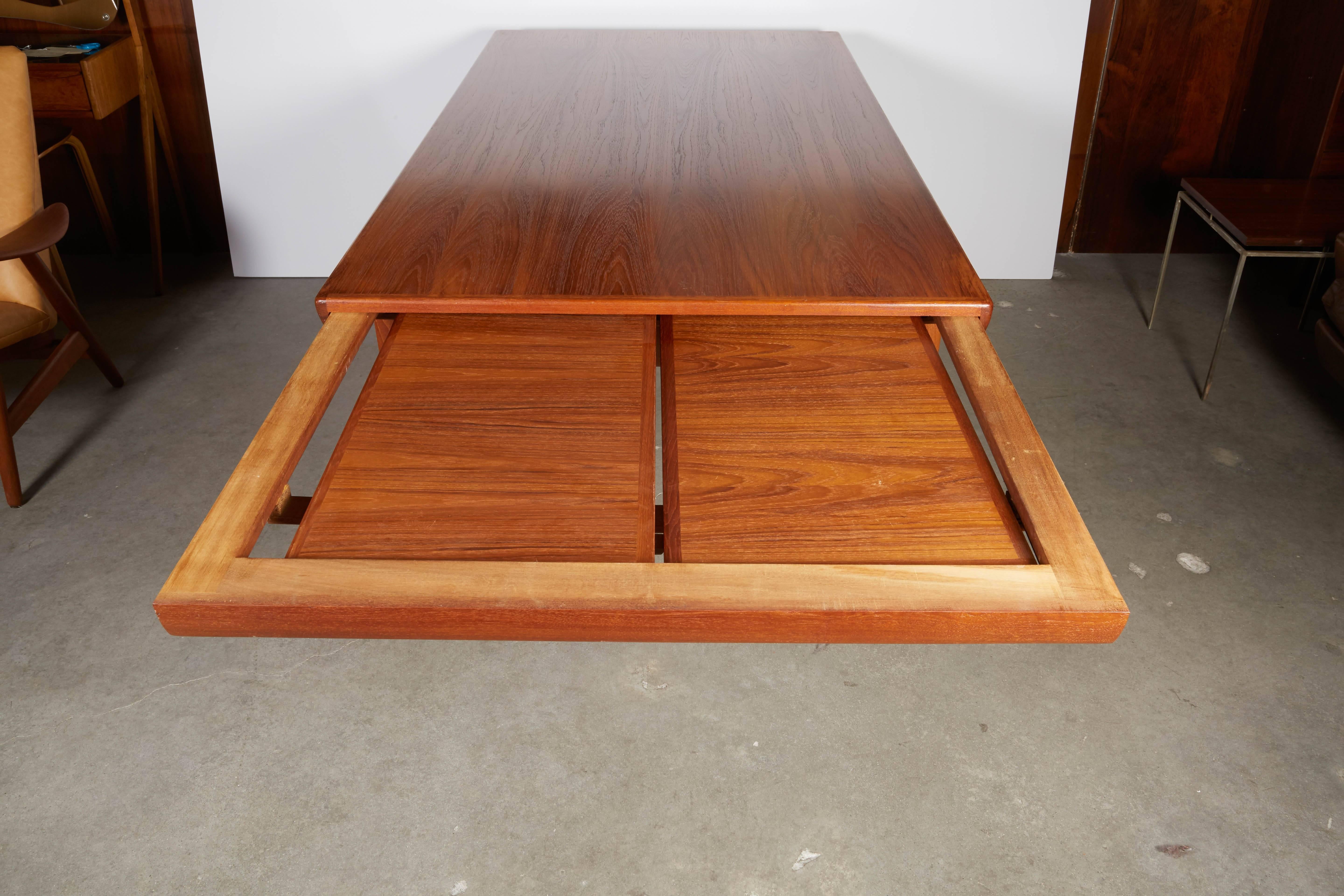 Danish Modern Dining Table by Ib Kofod-Larsen In Excellent Condition In New York, NY