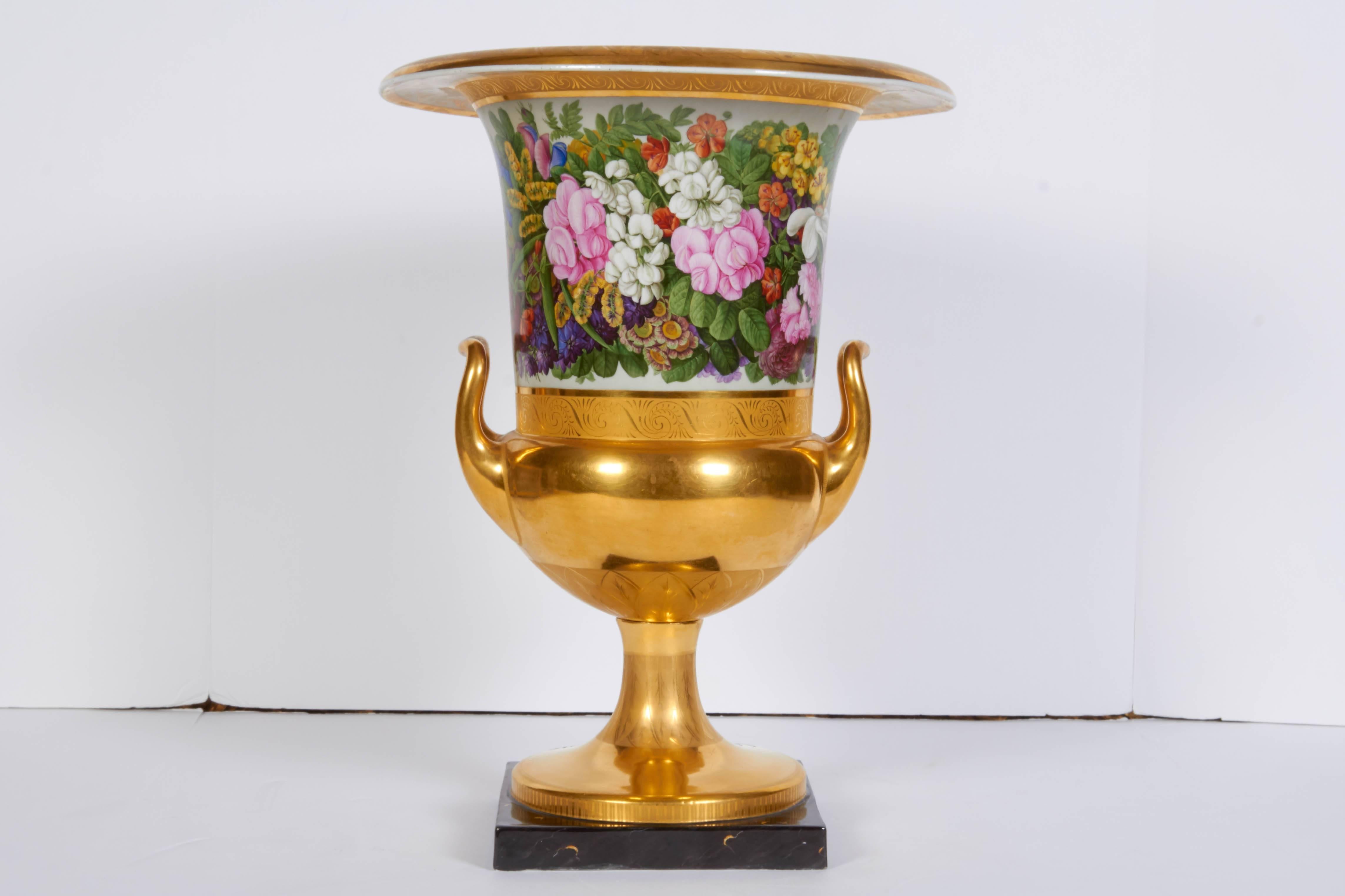 Antico vaso campano neoclassico, periodo impero, con fondo oro Berlin-KPM In condizioni ottime in vendita a New York, NY