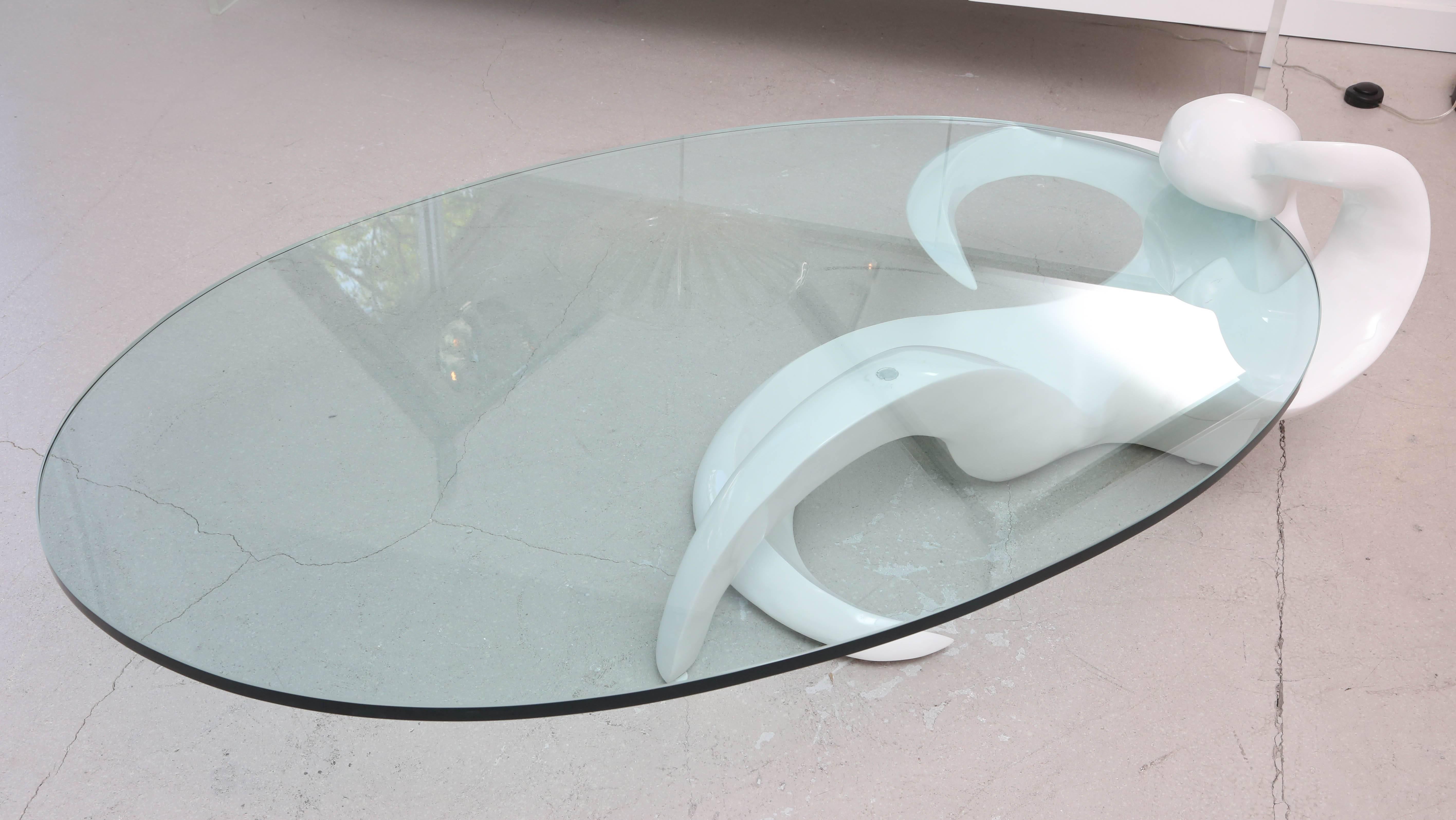 White Lacquered Figural Coffee Table with Oval Cantilevered Glass Top For Sale 1