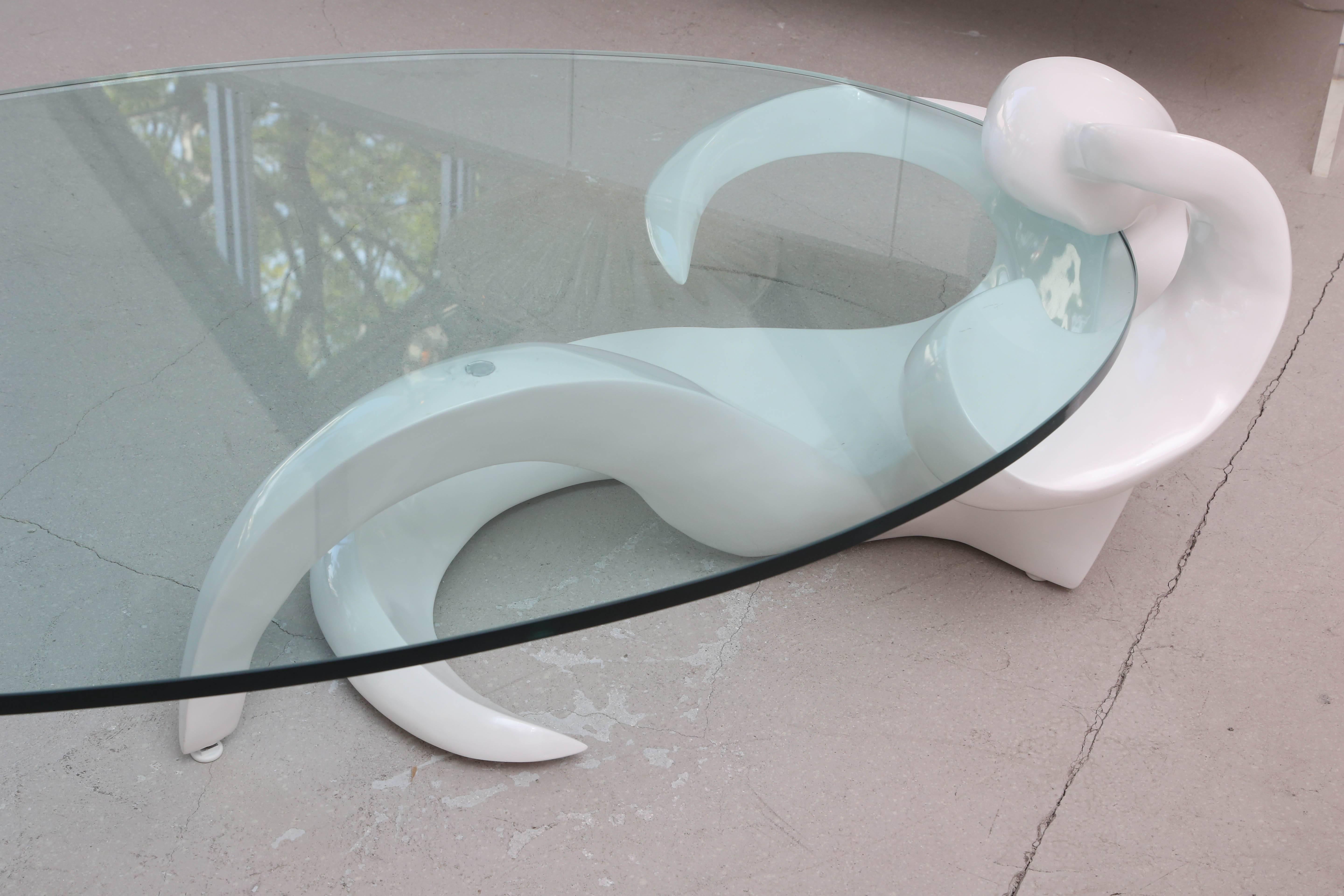 White Lacquered Figural Coffee Table with Oval Cantilevered Glass Top For Sale 2