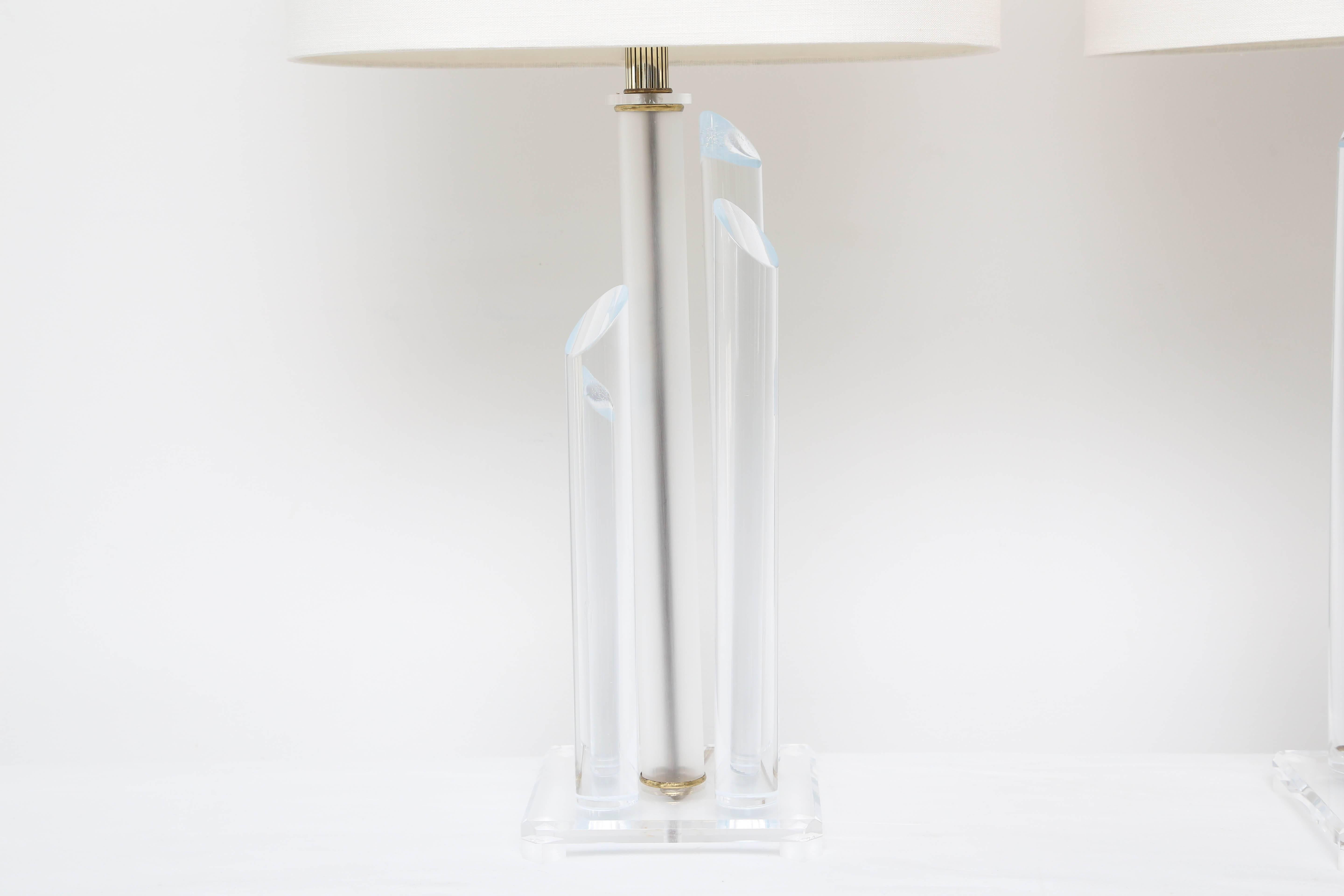 American Pair of Vintage Century Lucite Column Lamps For Sale