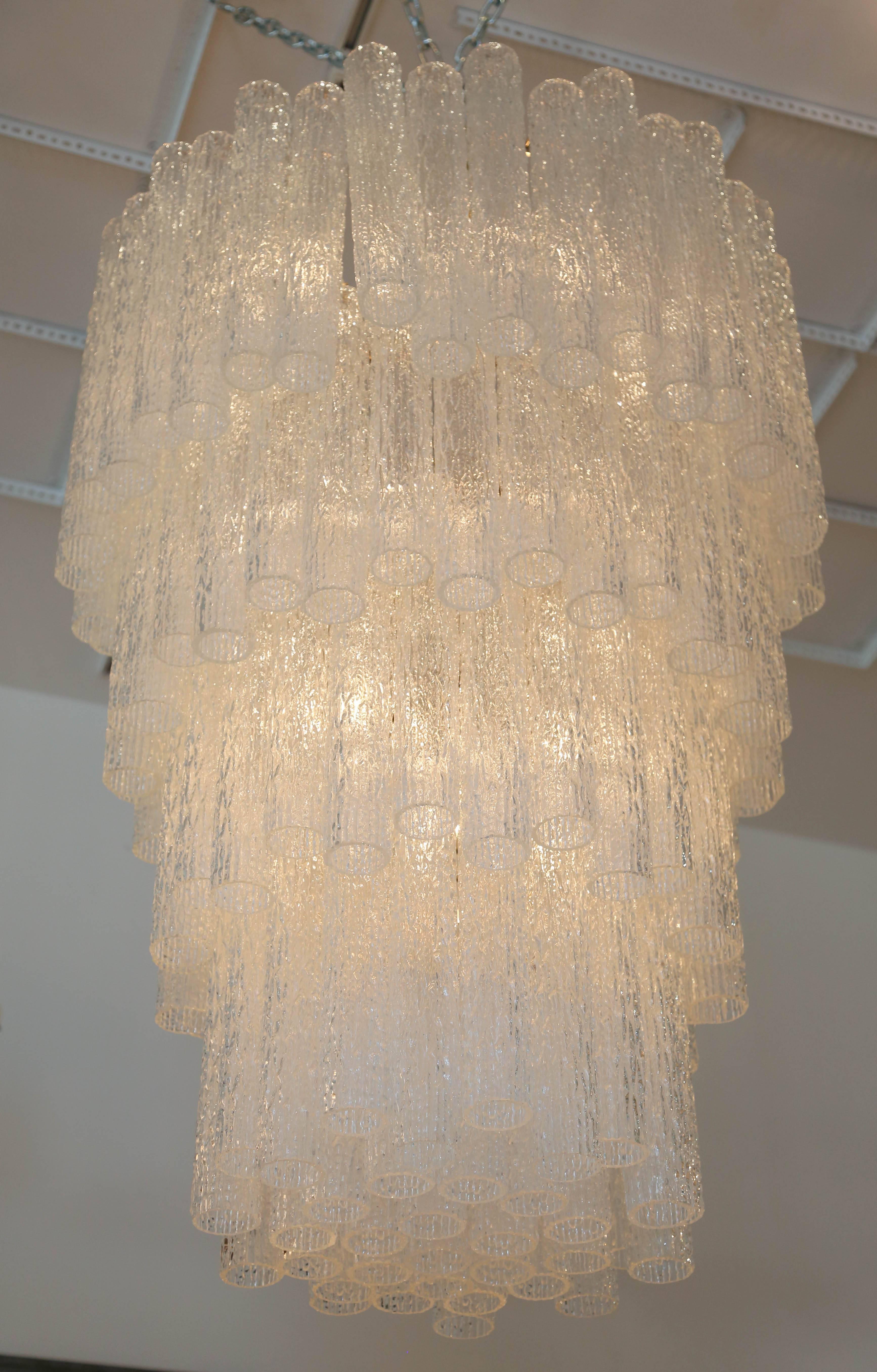 Mid-Century Modern Impressive Four-Tiered Murano Glass Chandelier Attributed to Venini For Sale