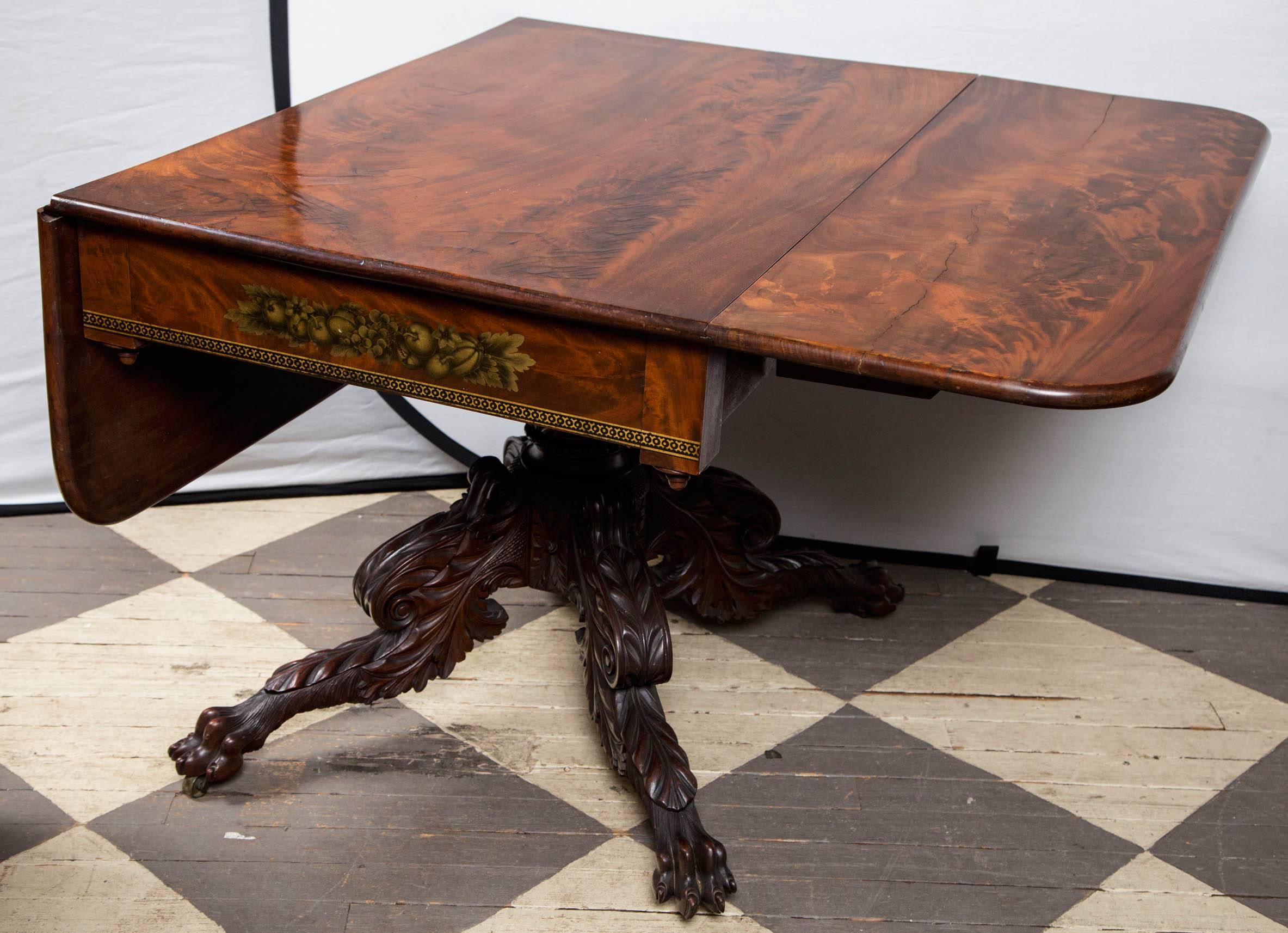 American Classical Mahogany Drop-Leaf Dining Table In Good Condition For Sale In Woodbury, CT