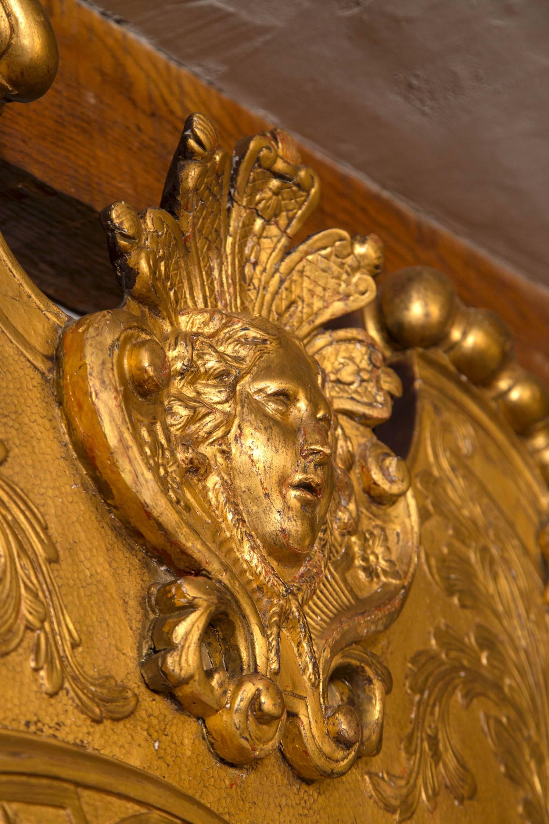Spiegel aus vergoldetem Holz und Gesso, George II. im Angebot 3