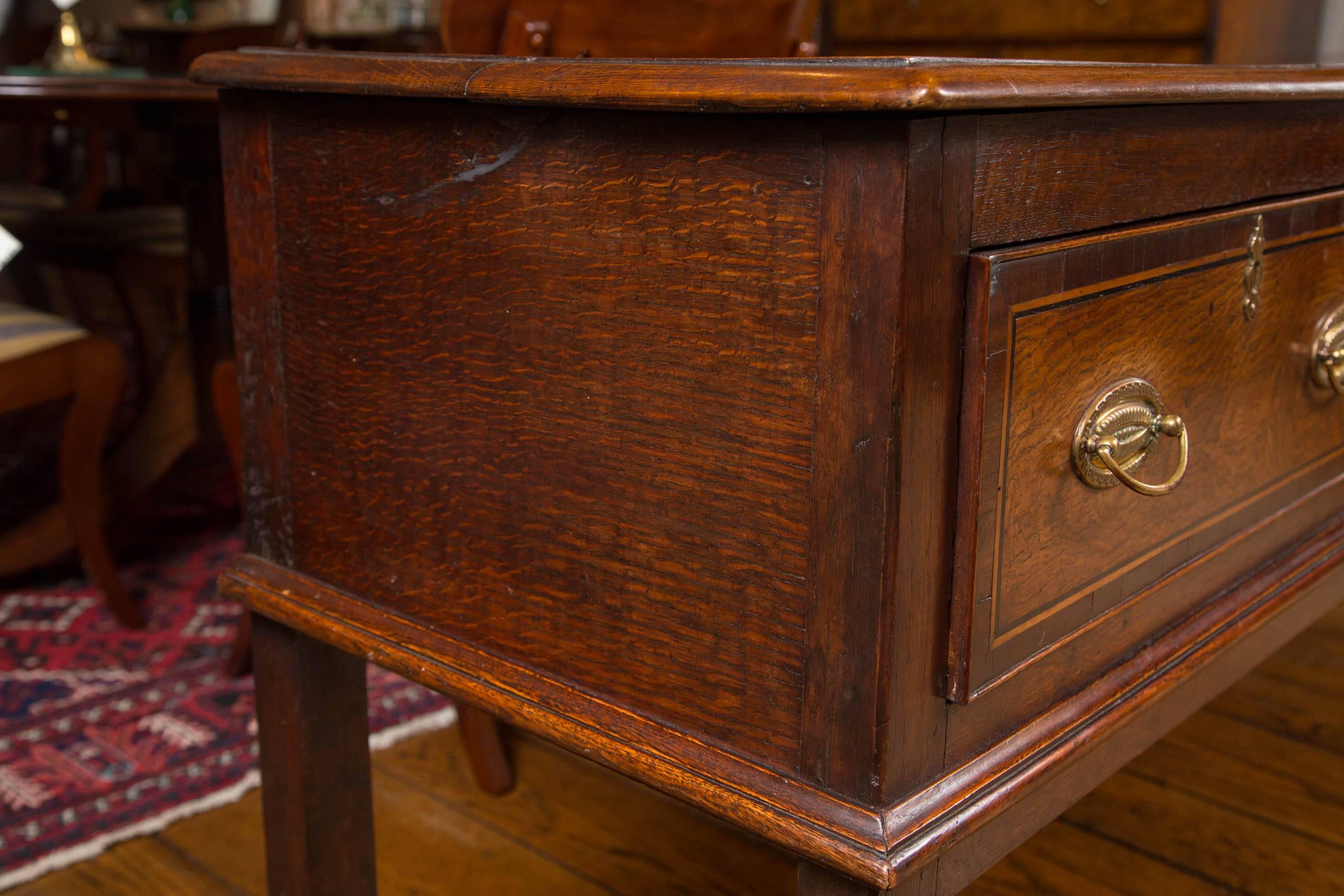 Oak Three-drawer Server / Huntboard In Excellent Condition In Woodbury, CT