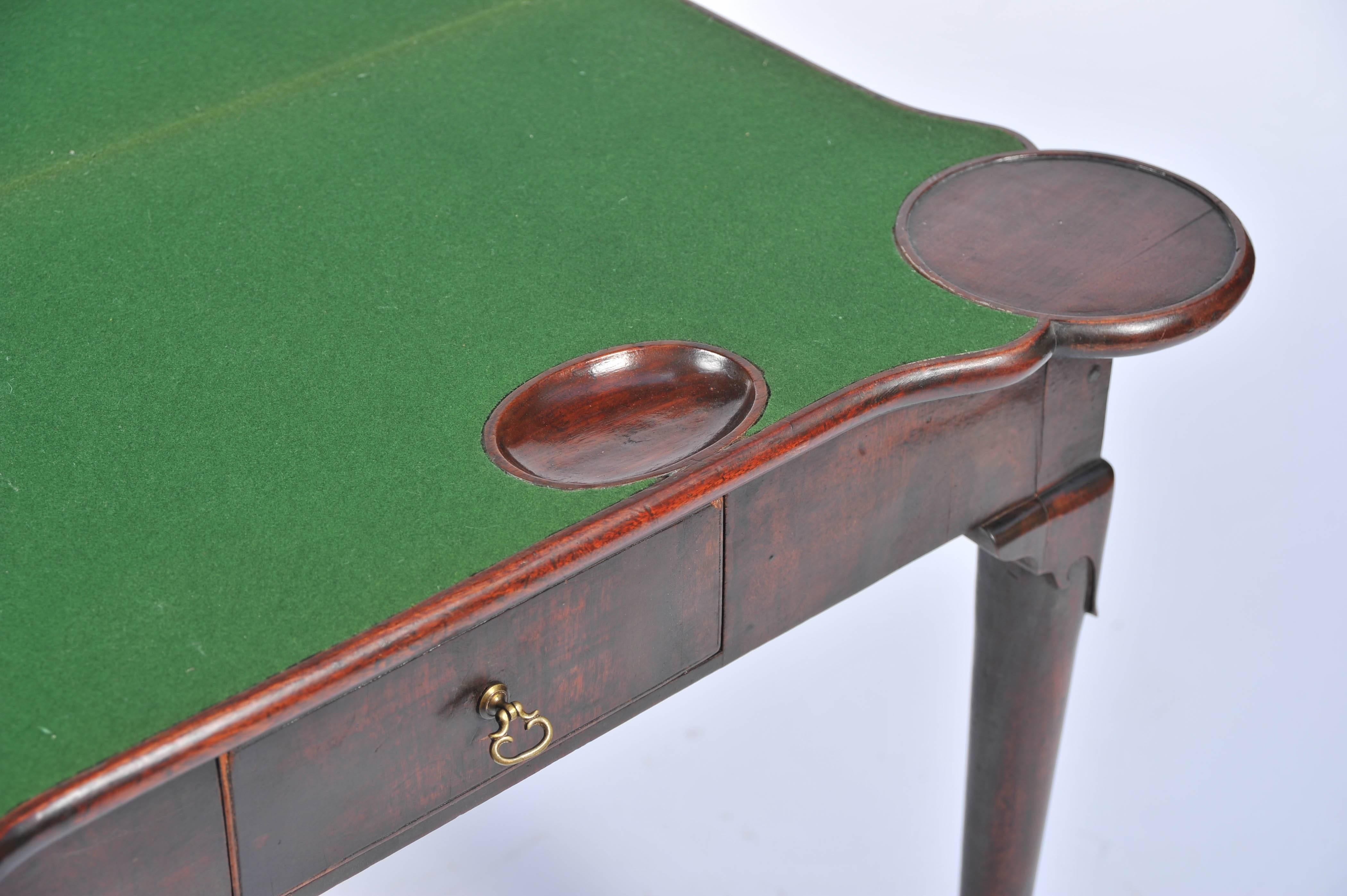 Ancienne table à cartes d'époque George II en vente 1