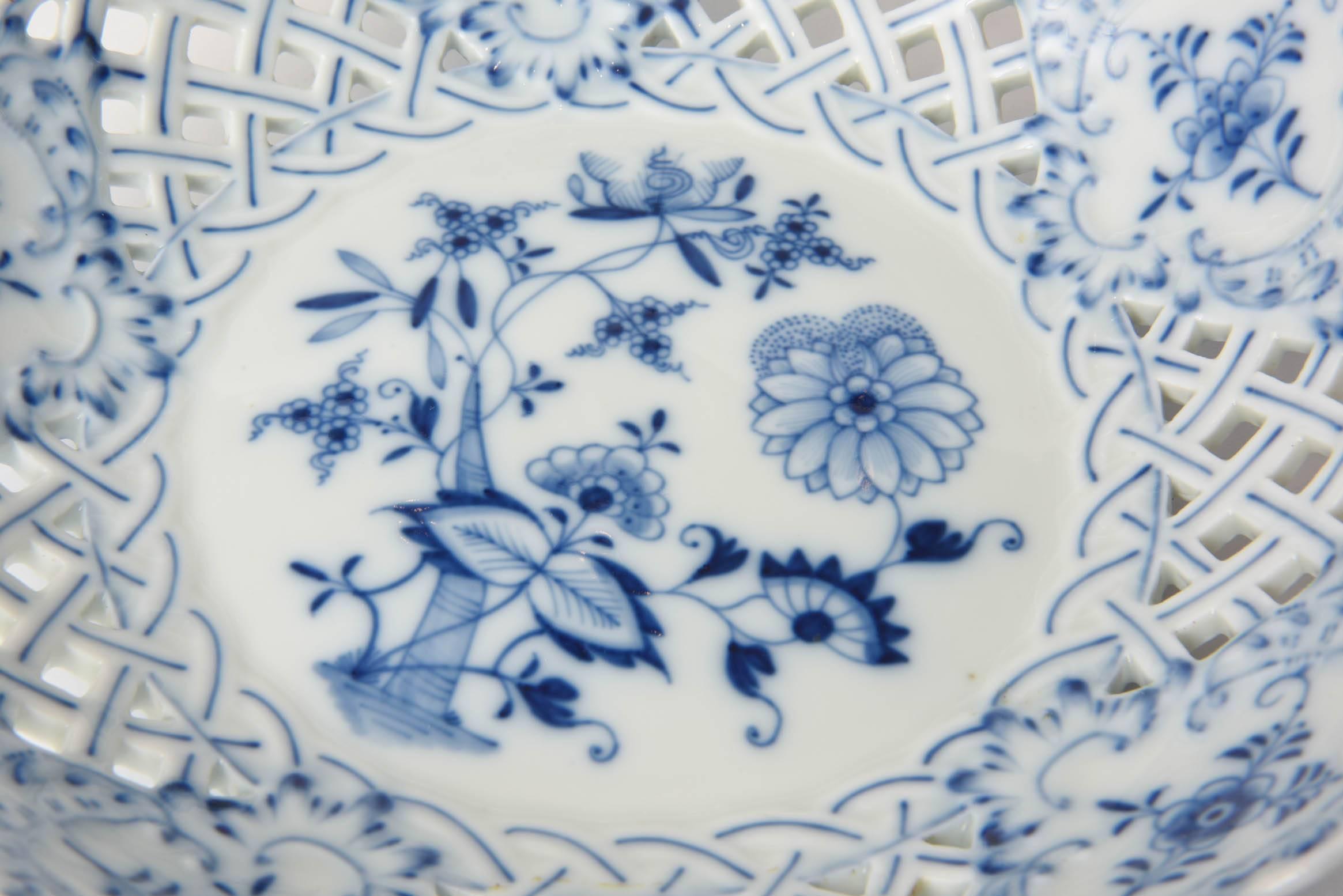 Meissen Blue Onion Centre or Fruit Bowl In Good Condition In West Palm Beach, FL