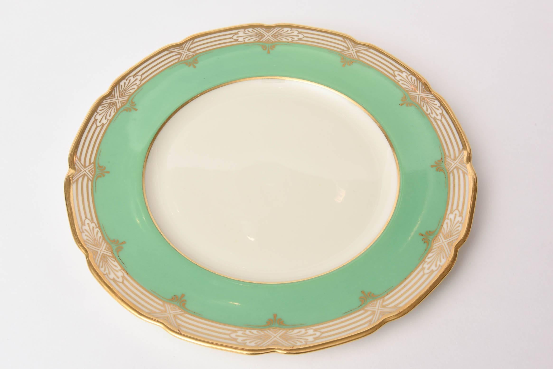 12 Pretty Green and Gold Dinner Plates Antique In Good Condition In West Palm Beach, FL