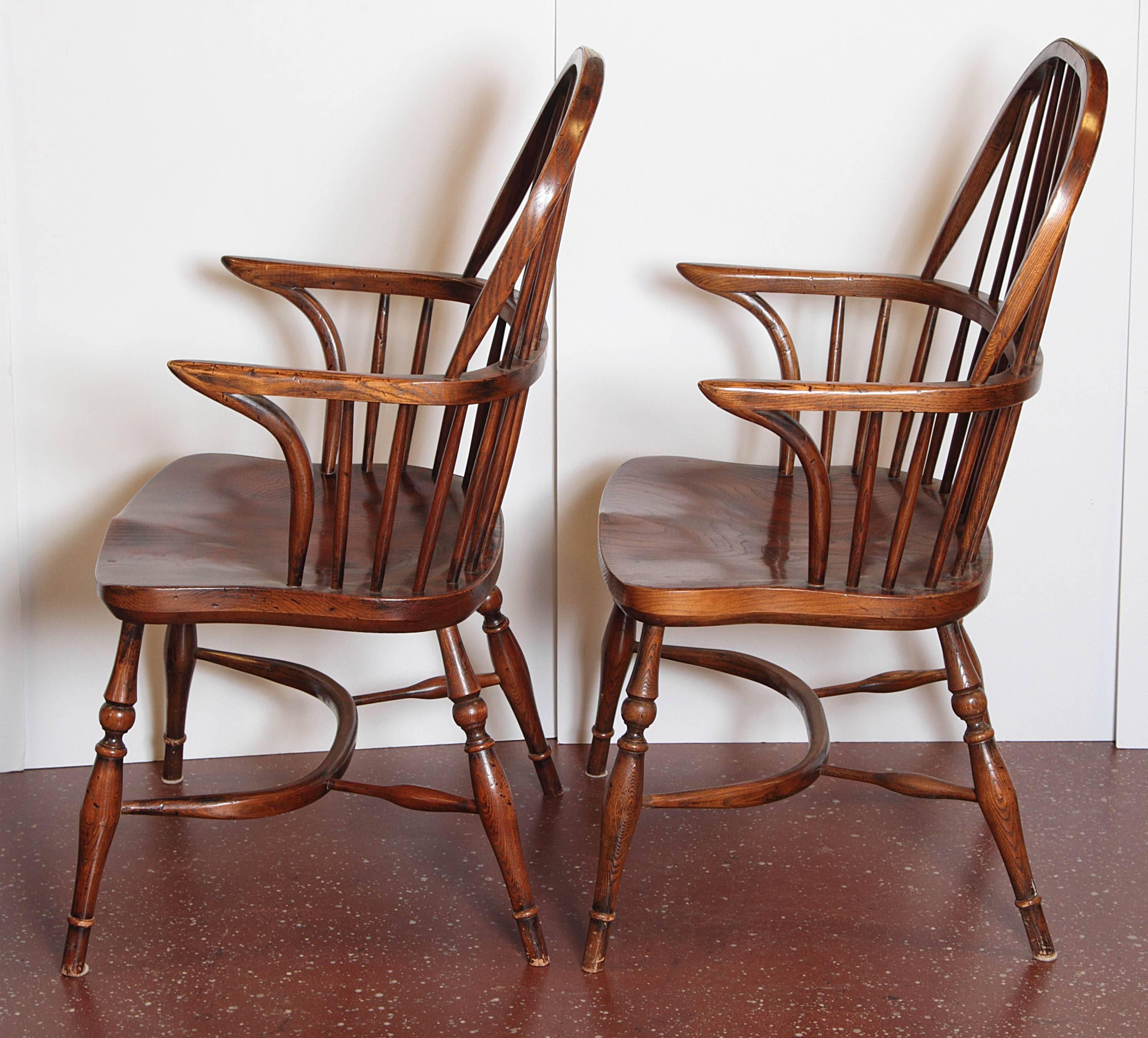 Great Britain (UK) Pair of Two Georgian Style Horseshoe Back Oak Windsor Armchairs