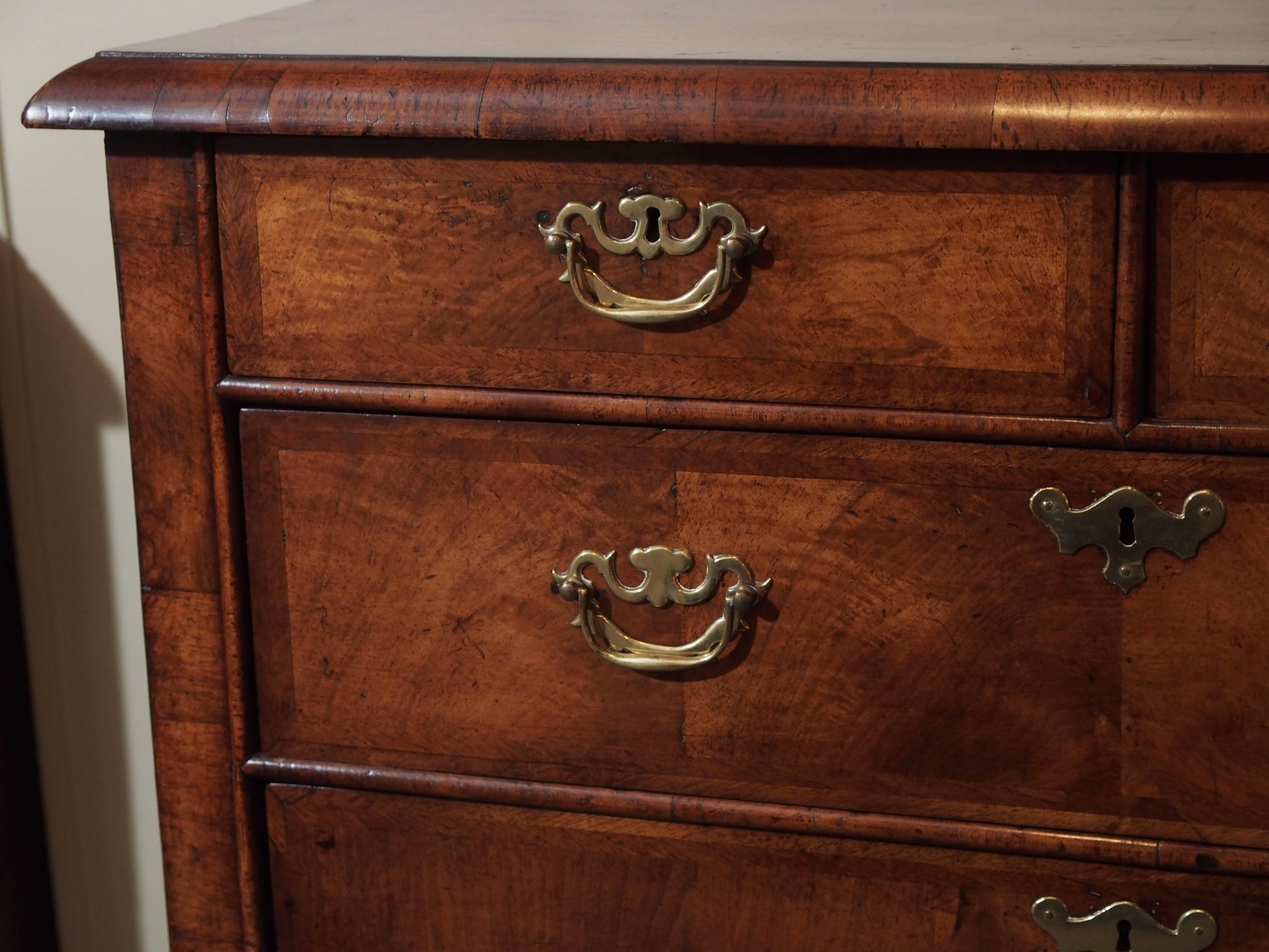Antique English George I Walnut Chest of Drawers In Good Condition In New Orleans, LA