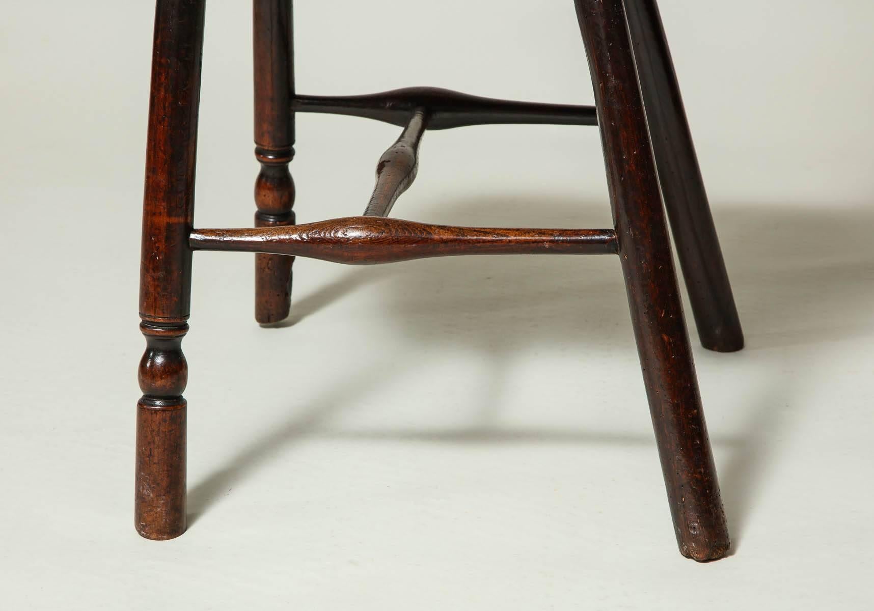 Thames Valley Comb Back Windsor Chair In Good Condition In Greenwich, CT