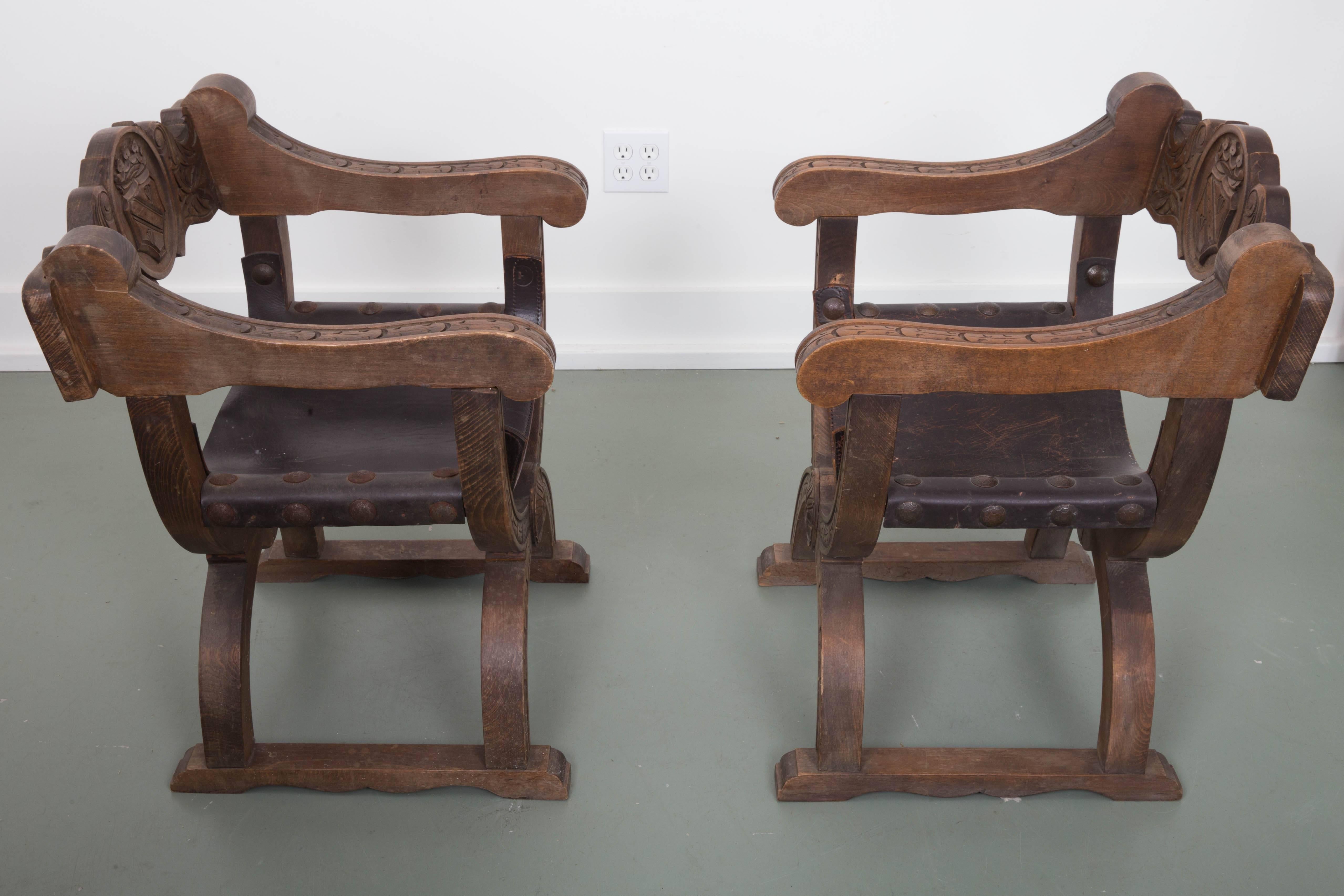 20th Century Pair of Navarro Argundo Leather and Wood Frame Chairs For Sale