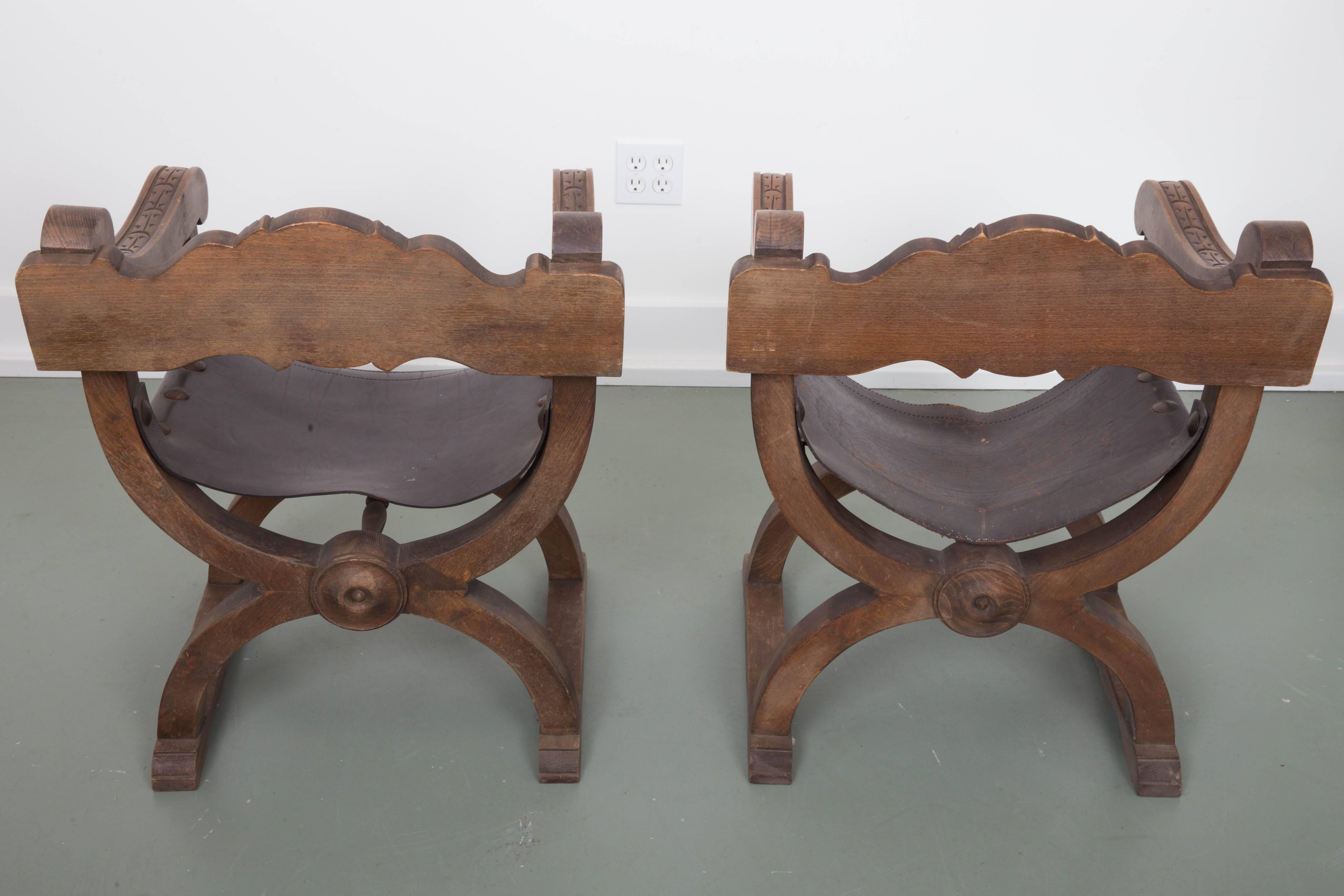 Pair of Navarro Argundo Leather and Wood Frame Chairs For Sale 1