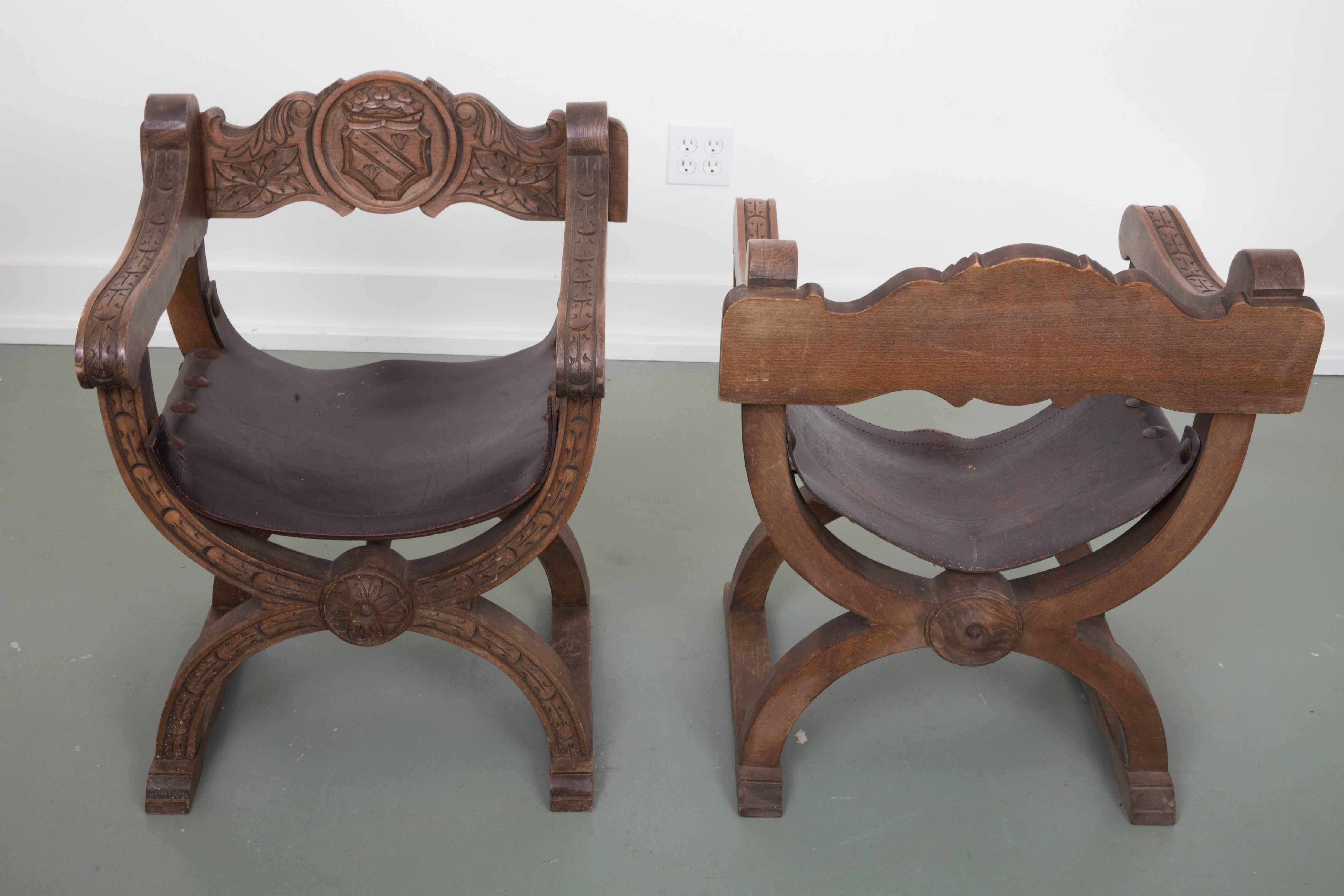 Pair of Navarro Argundo Leather and Wood Frame Chairs For Sale 2