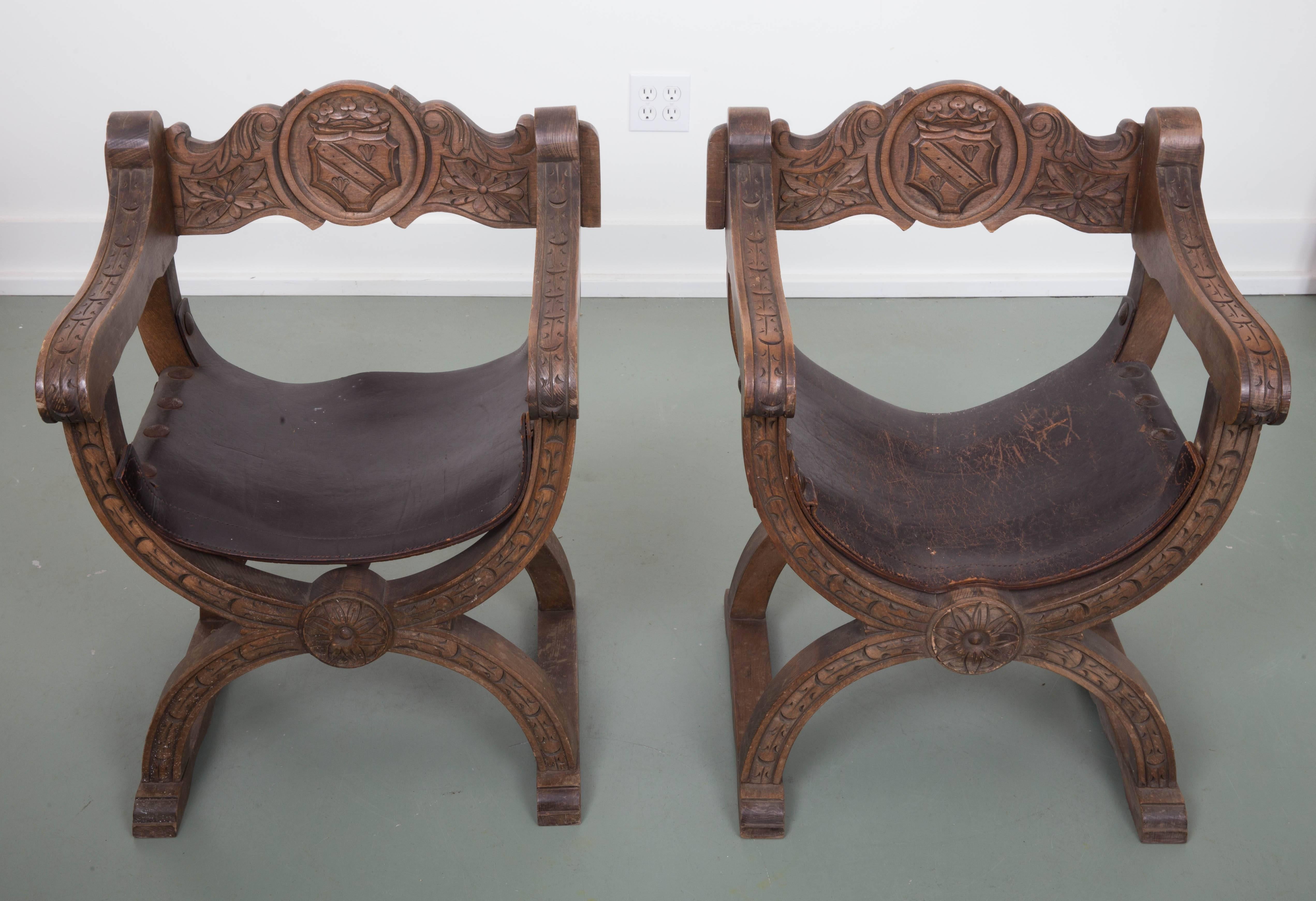 Pair of Navarro Argundo Leather and Wood Frame Chairs For Sale 3
