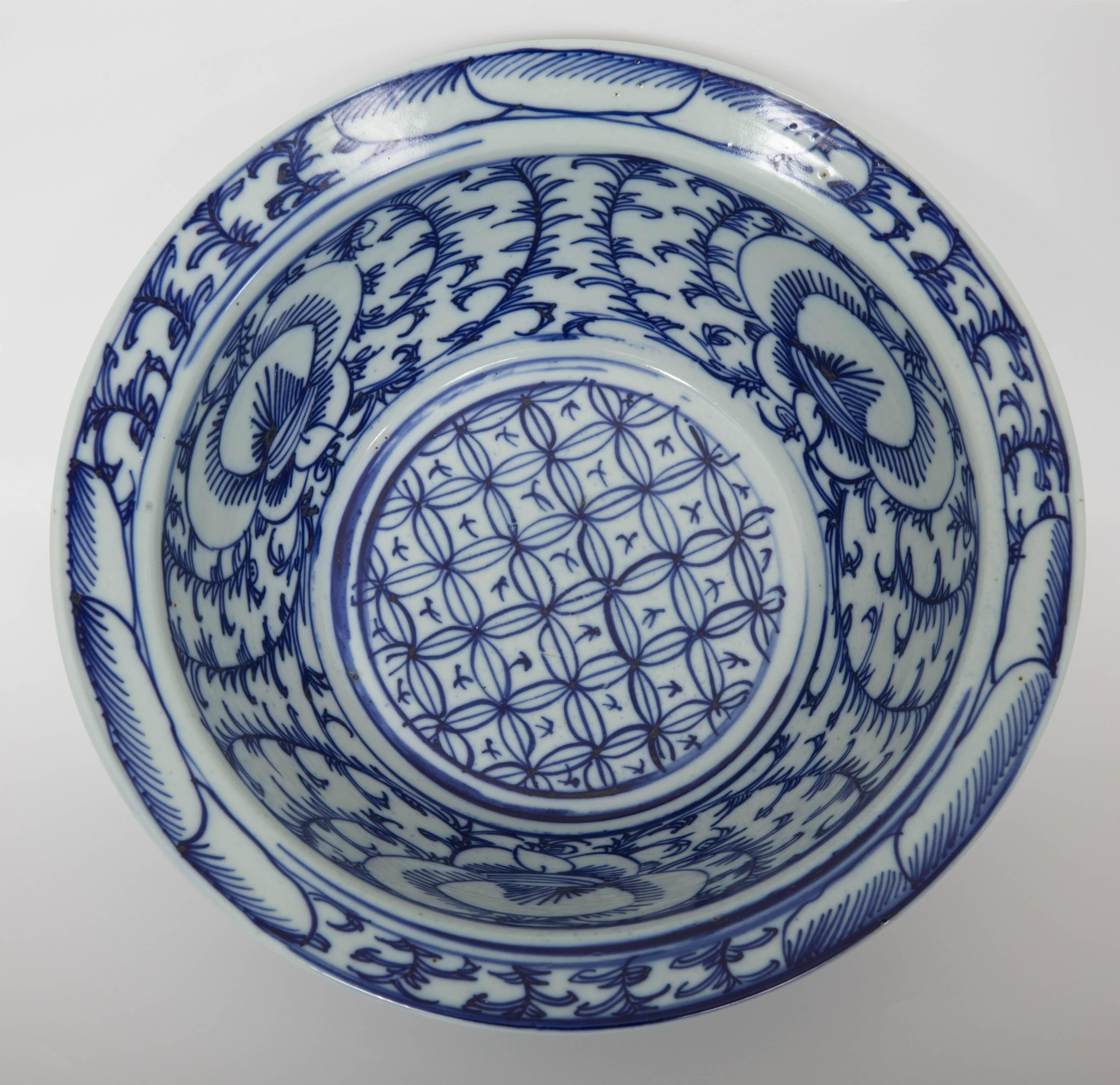 Pair of Chinese Blue and White Bowls For Sale 1
