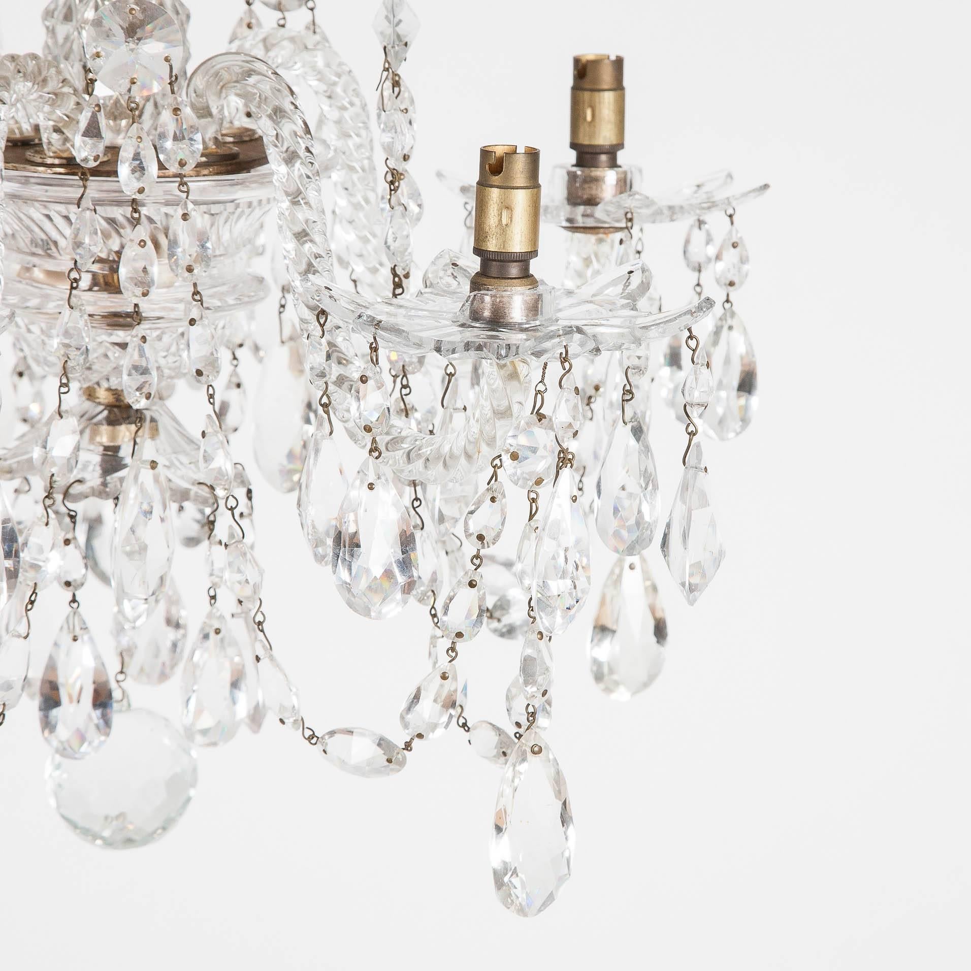 An Edwardian five-arm lead crystal neoclassical chandelier.

Wired for domestic electricity.
 