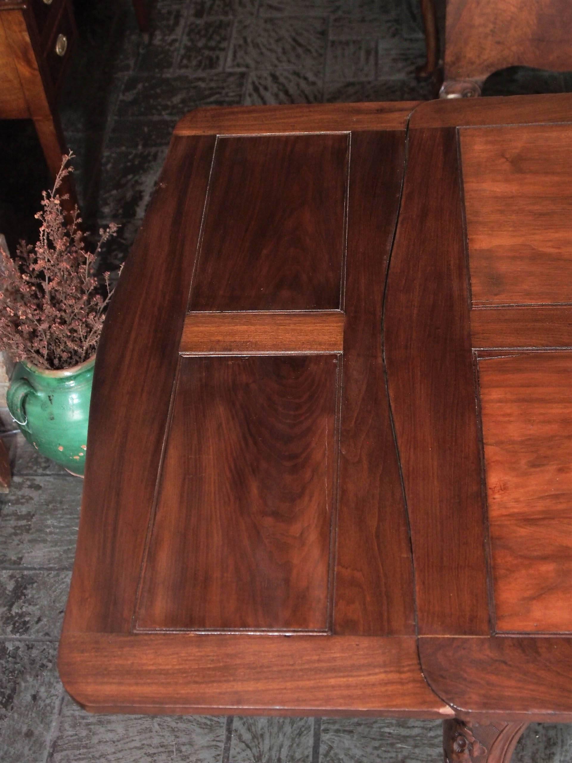 Antique French Country Draw-Leaf Table Fruitwood and Mahogany In Good Condition In New Orleans, LA