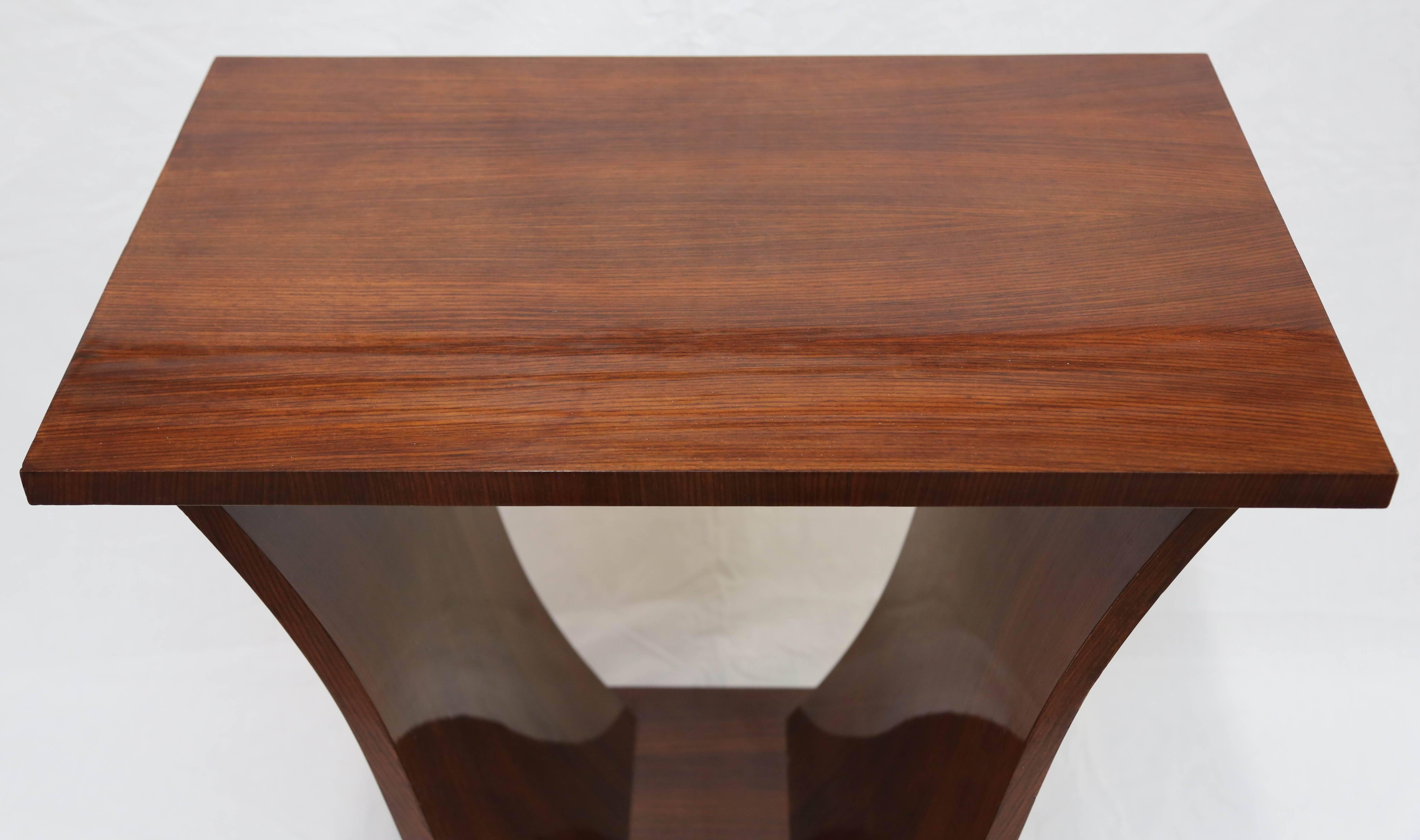 Art Deco Walnut Side Table In Excellent Condition In New York, NY