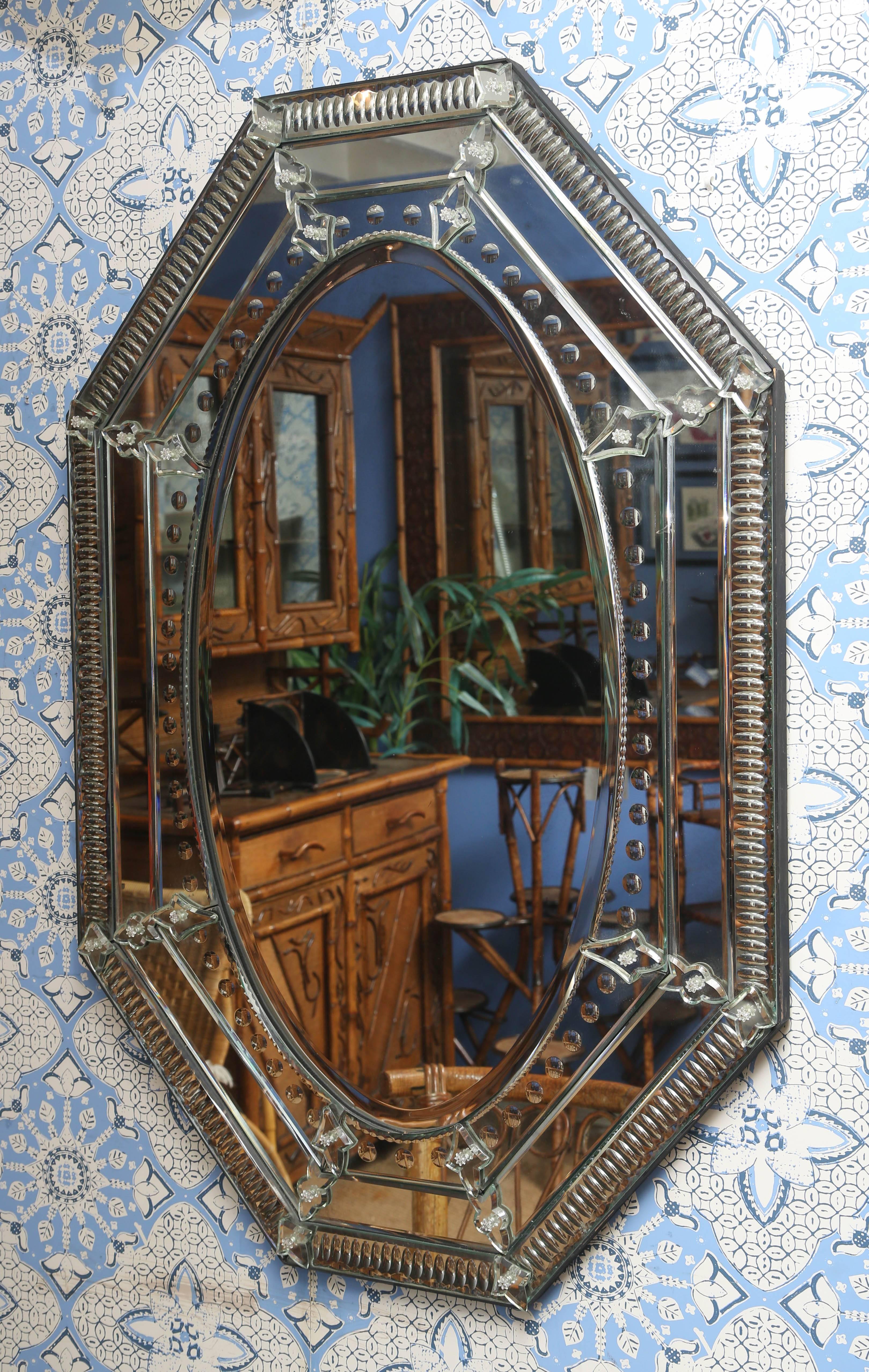 Nice Vintage Lady Venetian Style Wall Mirror In Excellent Condition In West Palm Beach, FL