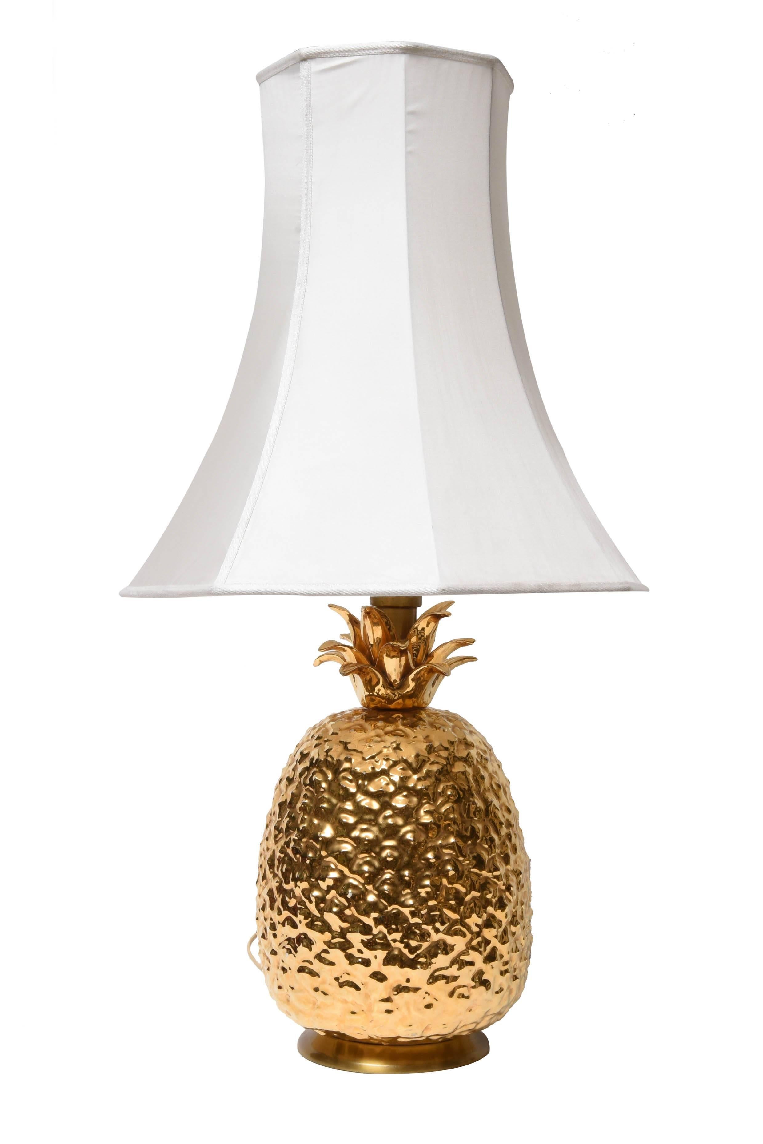 Gilded ceramic pineapple table lamp.