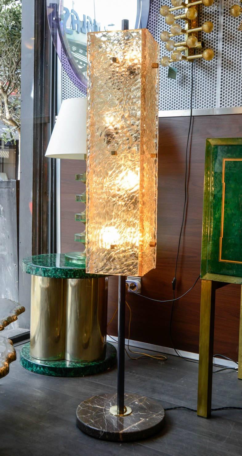 1960s floor lamp with a shade composed with four resin panel.
The feet is in burnish brass with a marble base.