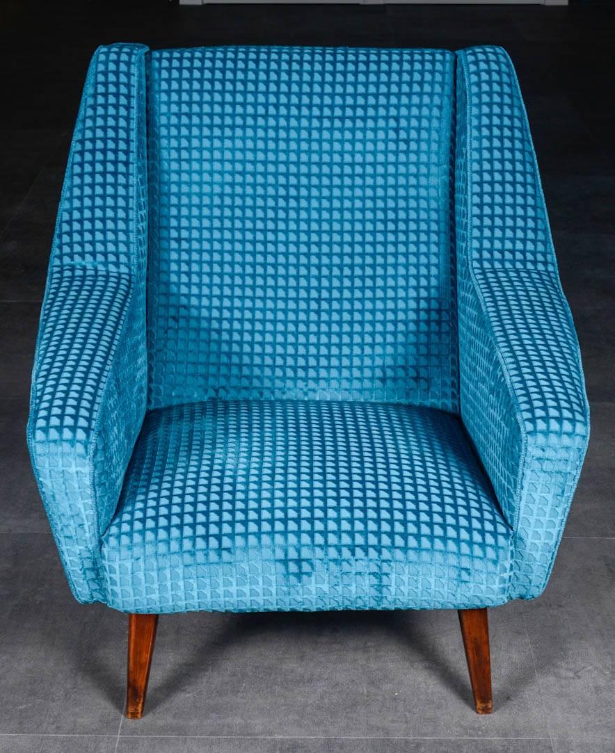 Pair of blue velvet vintage armchairs, legs in wood, restored.