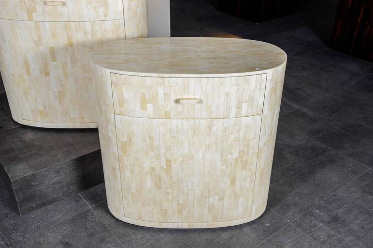 Elegant Pair of Oval Nightstands at 1stDibs