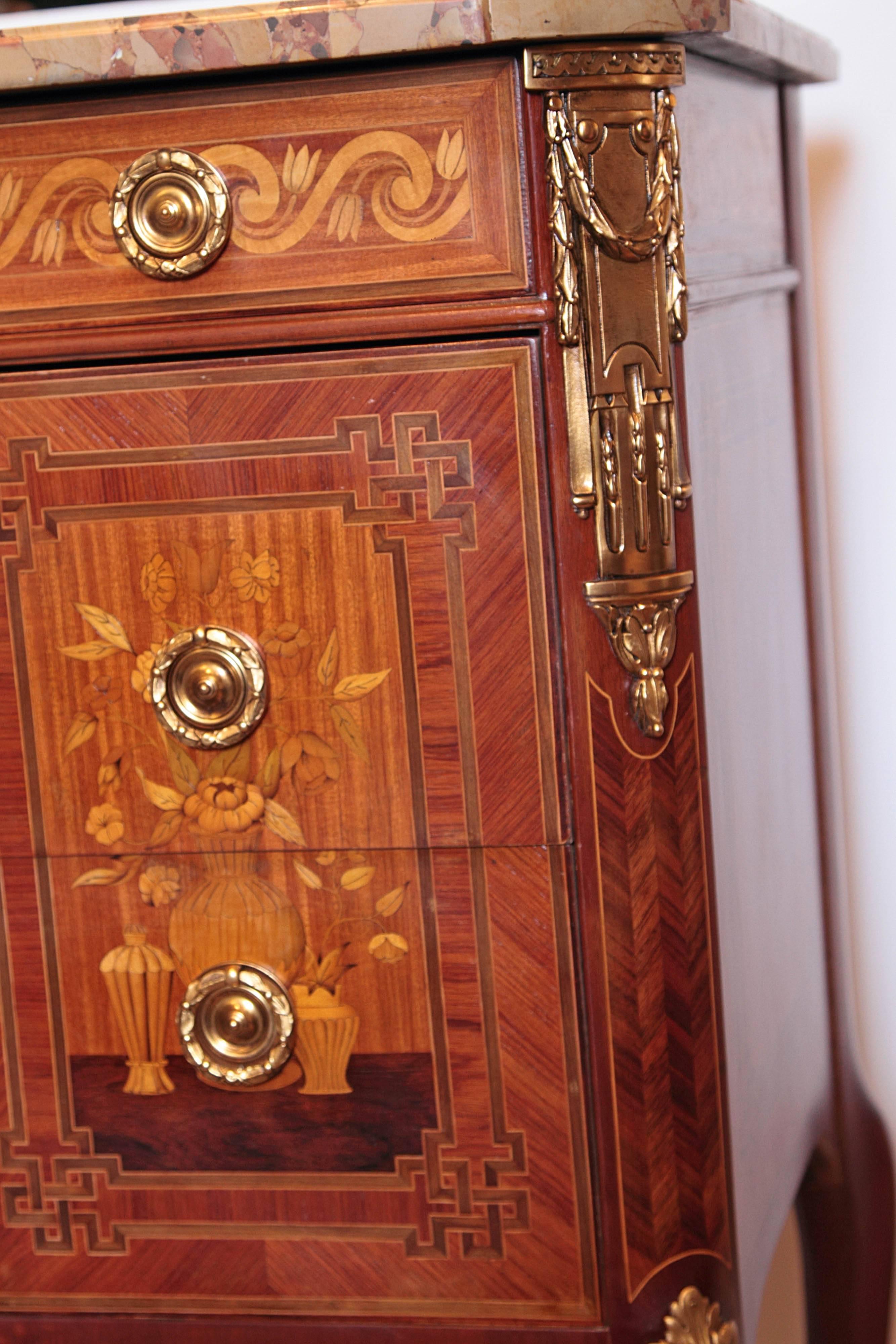 Pair of Late 19th Century French Louis XV Marquetry Commodes 3