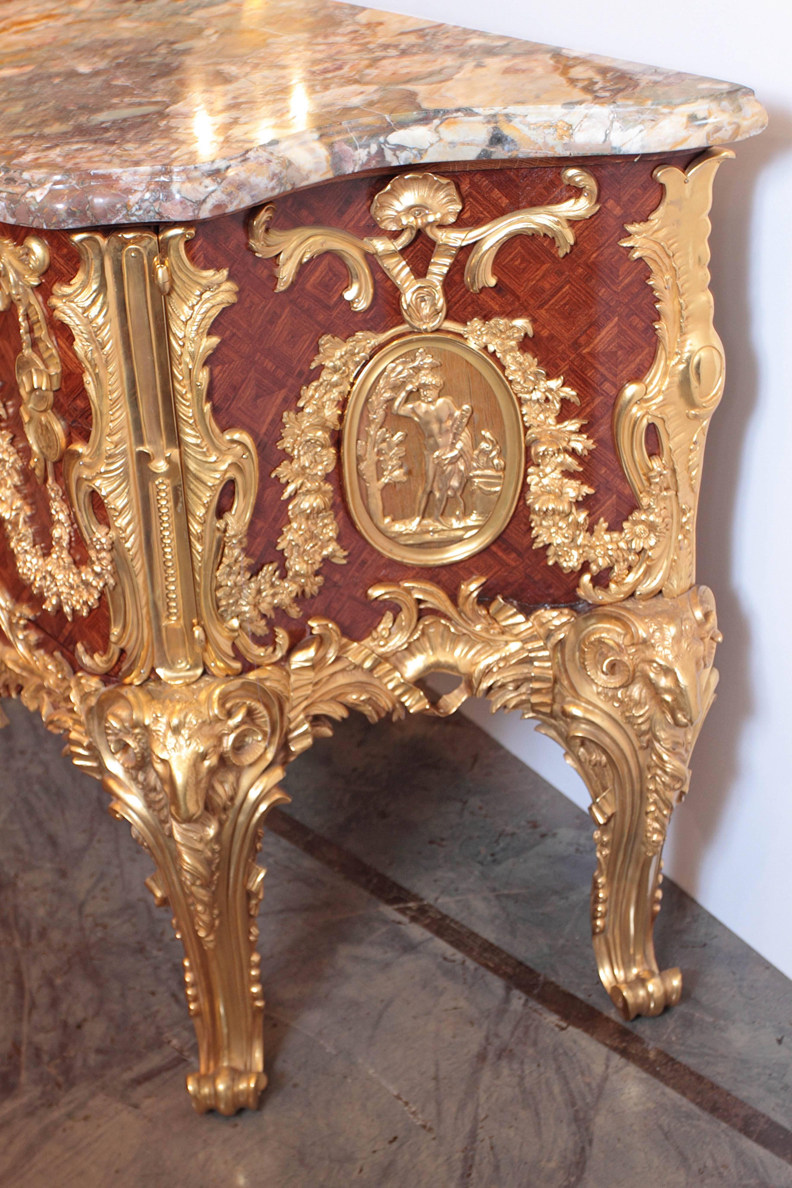 19th Century Fine French Commode after Antoine Robert Gaudreaus In Excellent Condition In Dallas, TX