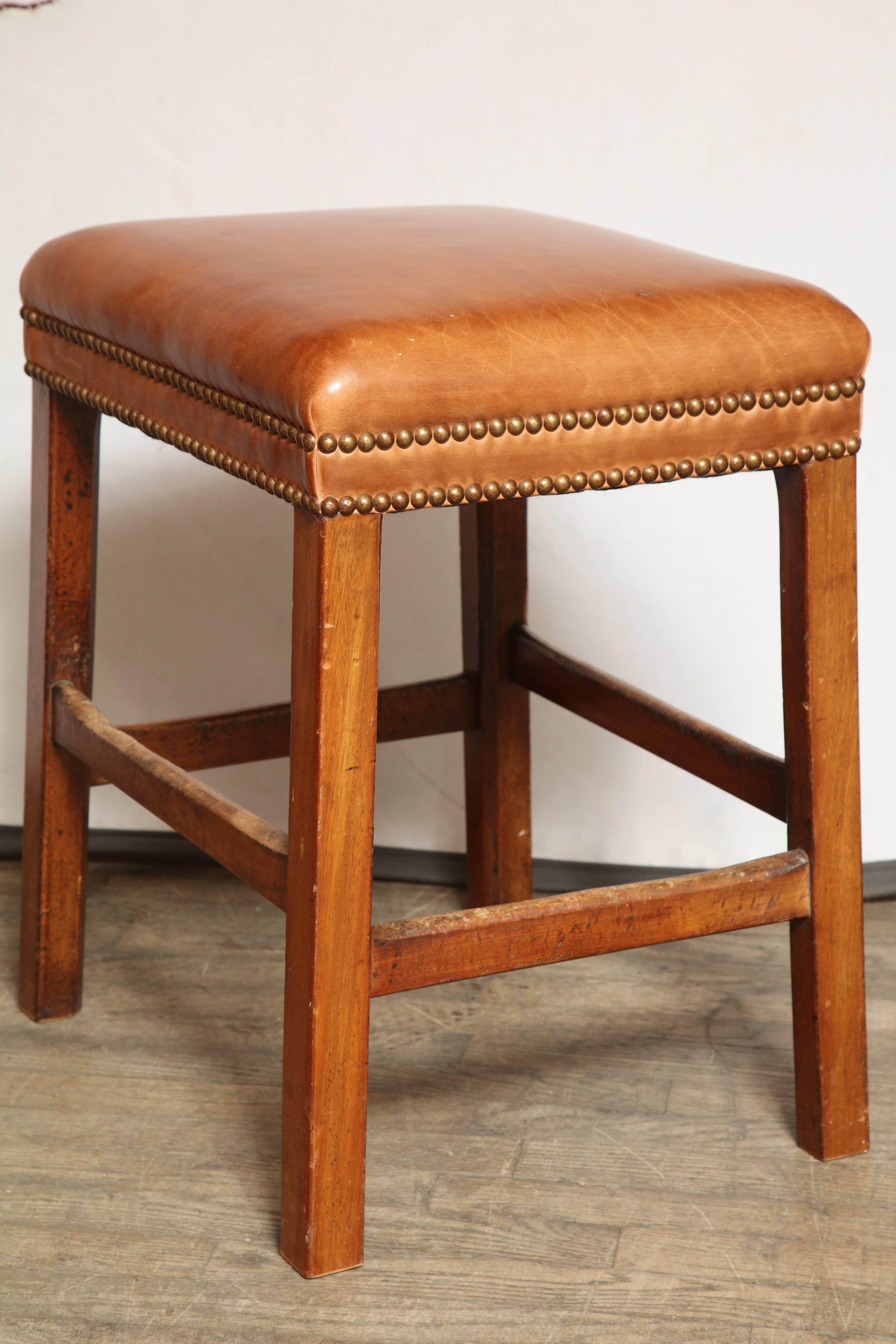 Pair of Antique Stools with Leather Seats In Excellent Condition In New York, NY